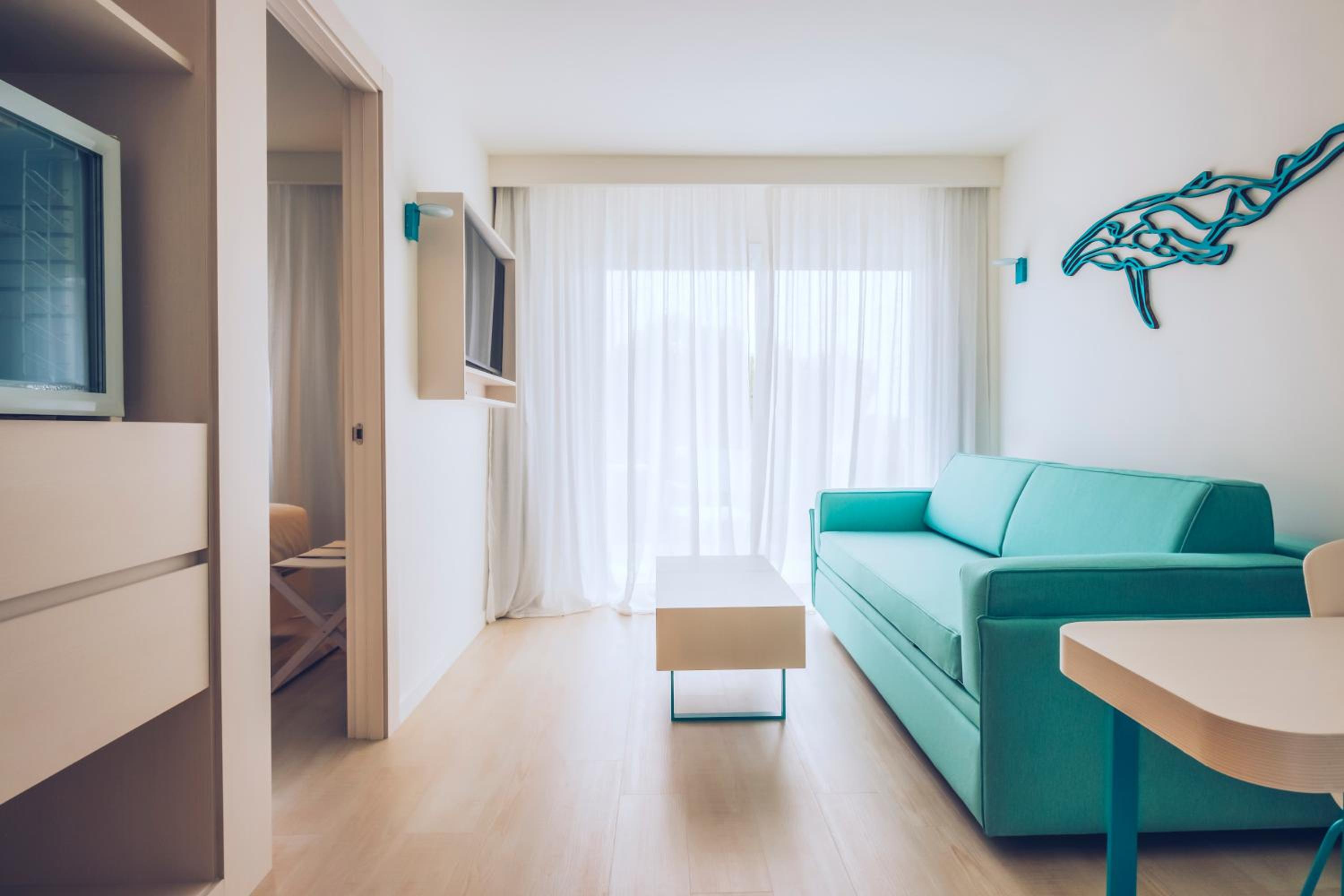 Family Suite Side Sea View