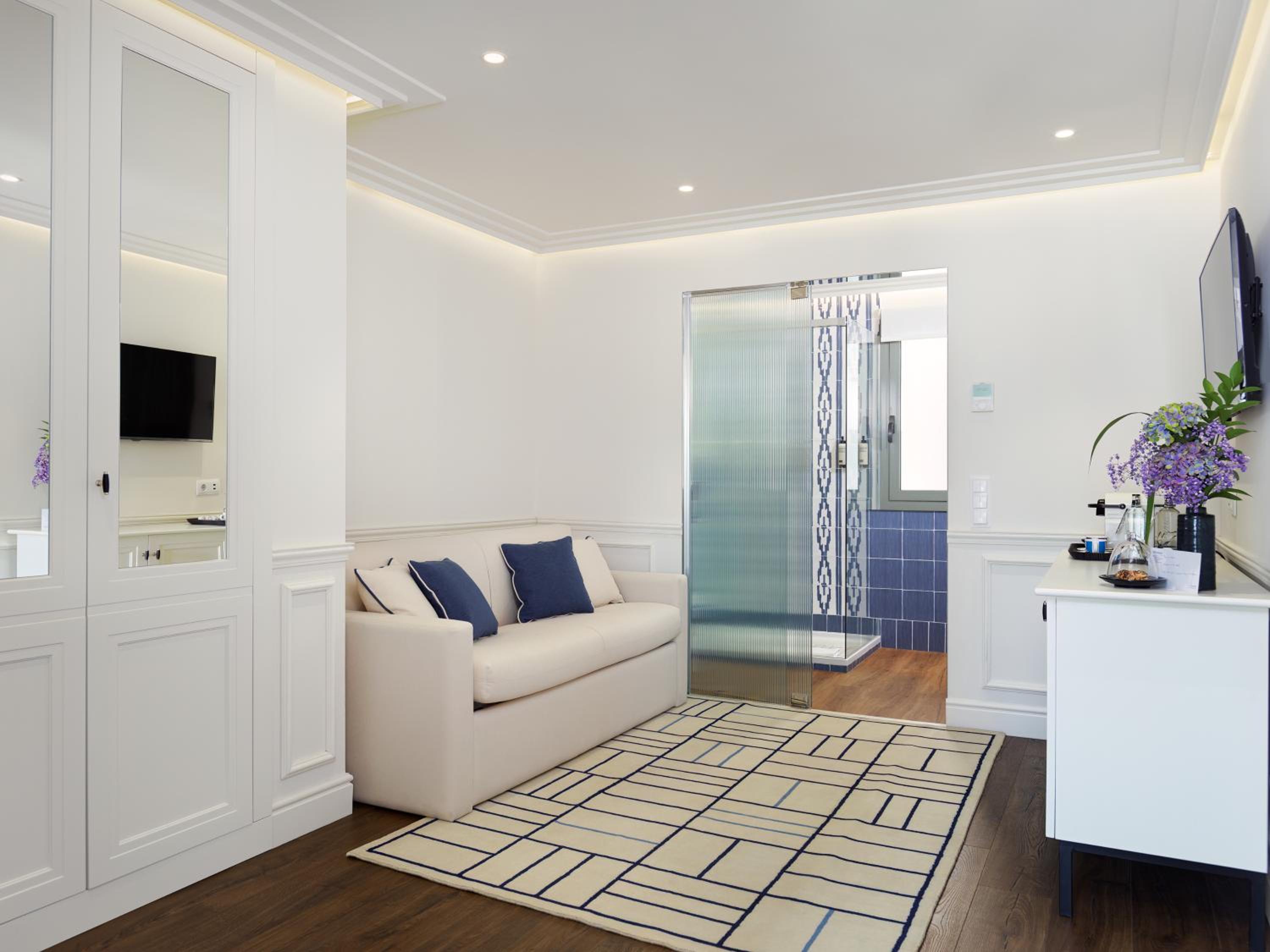 Family Junior Suite (2 Adults + 2 Children)