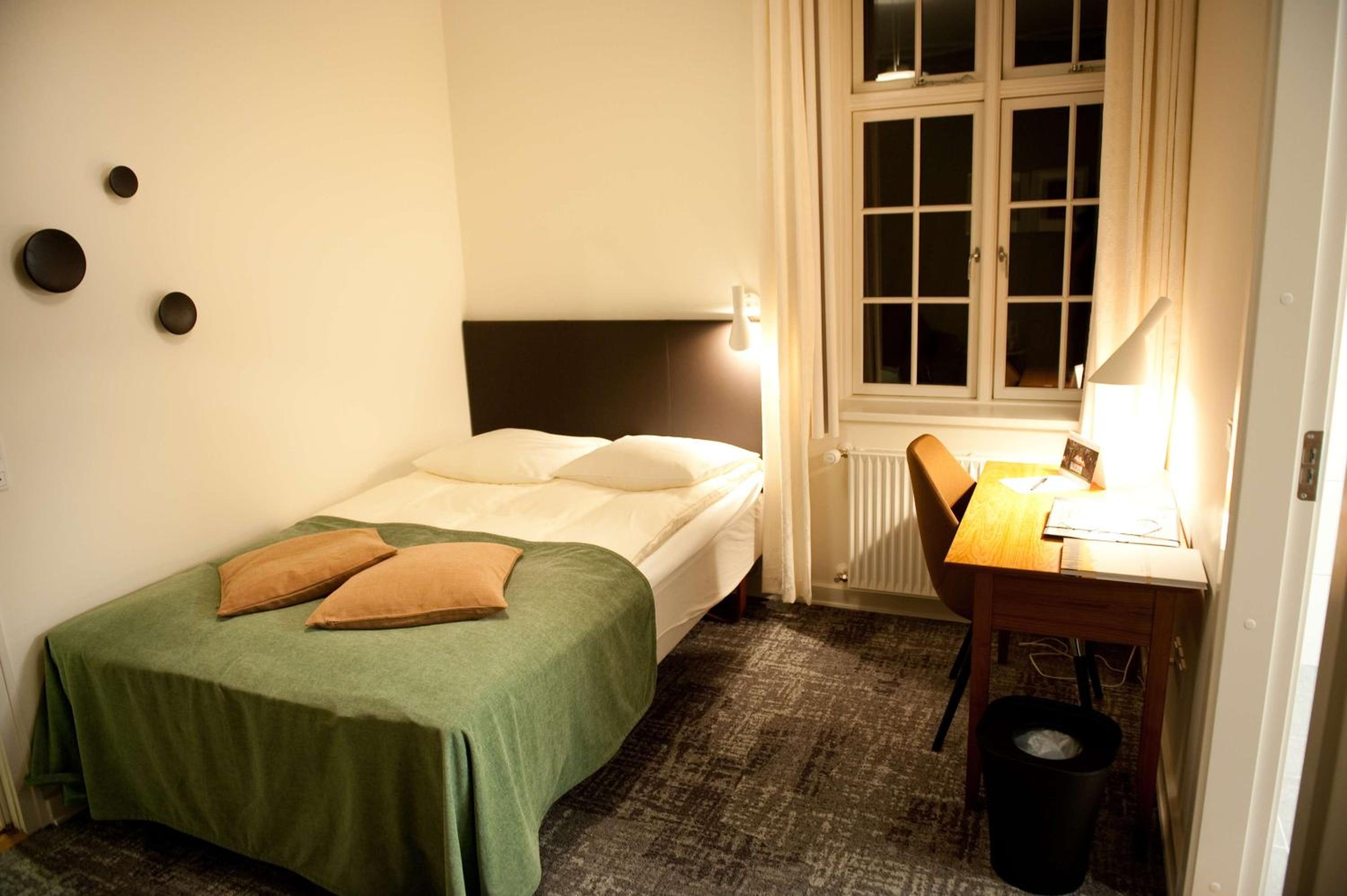 Single Room - Non-Smoking