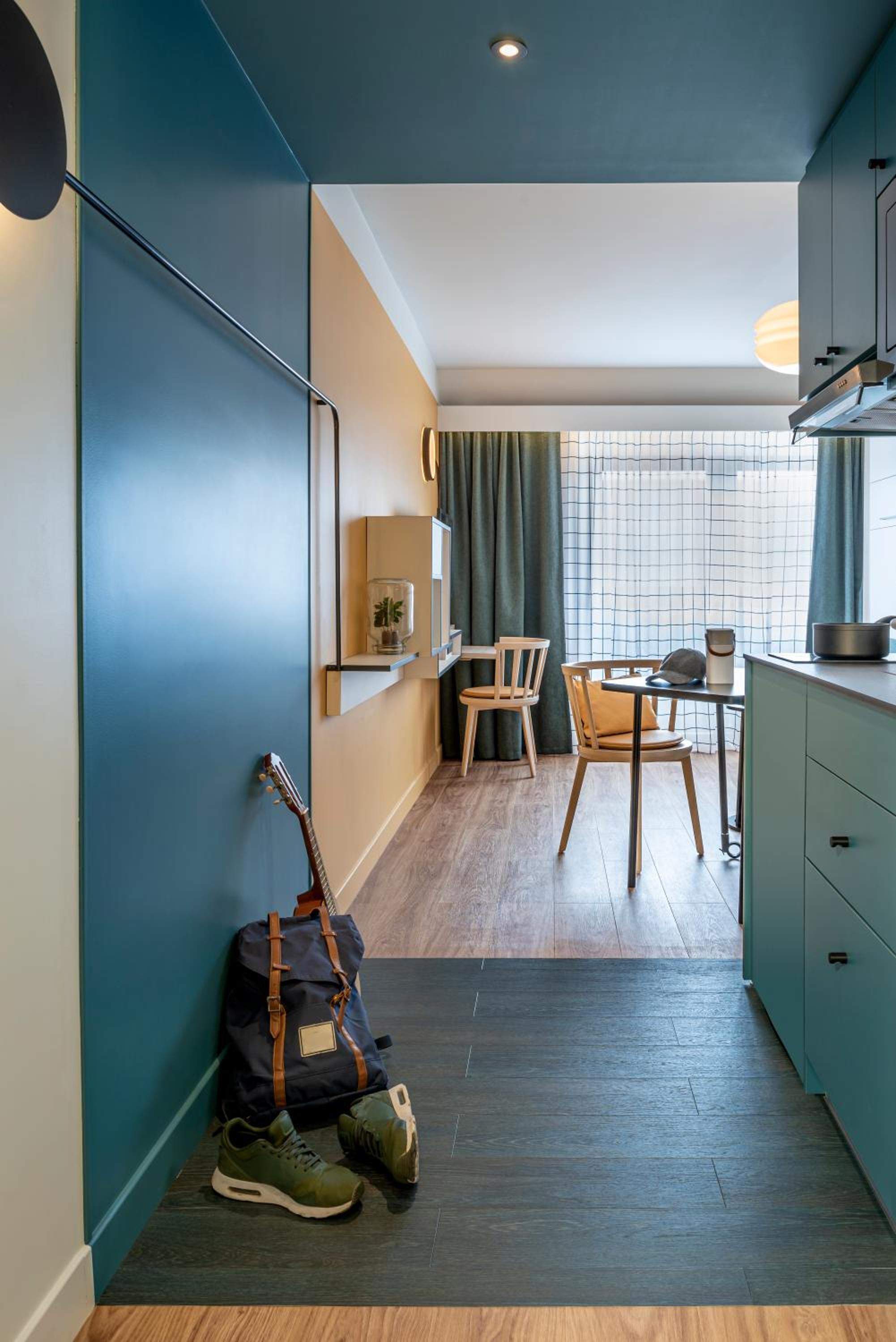 Studio with Twin Beds