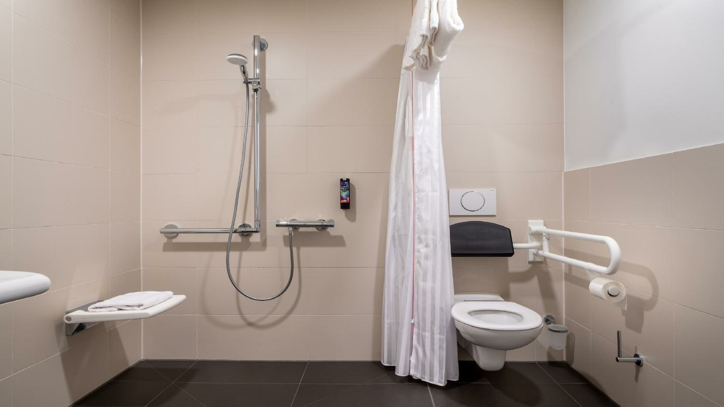 Standard Queen Room - Disability Access