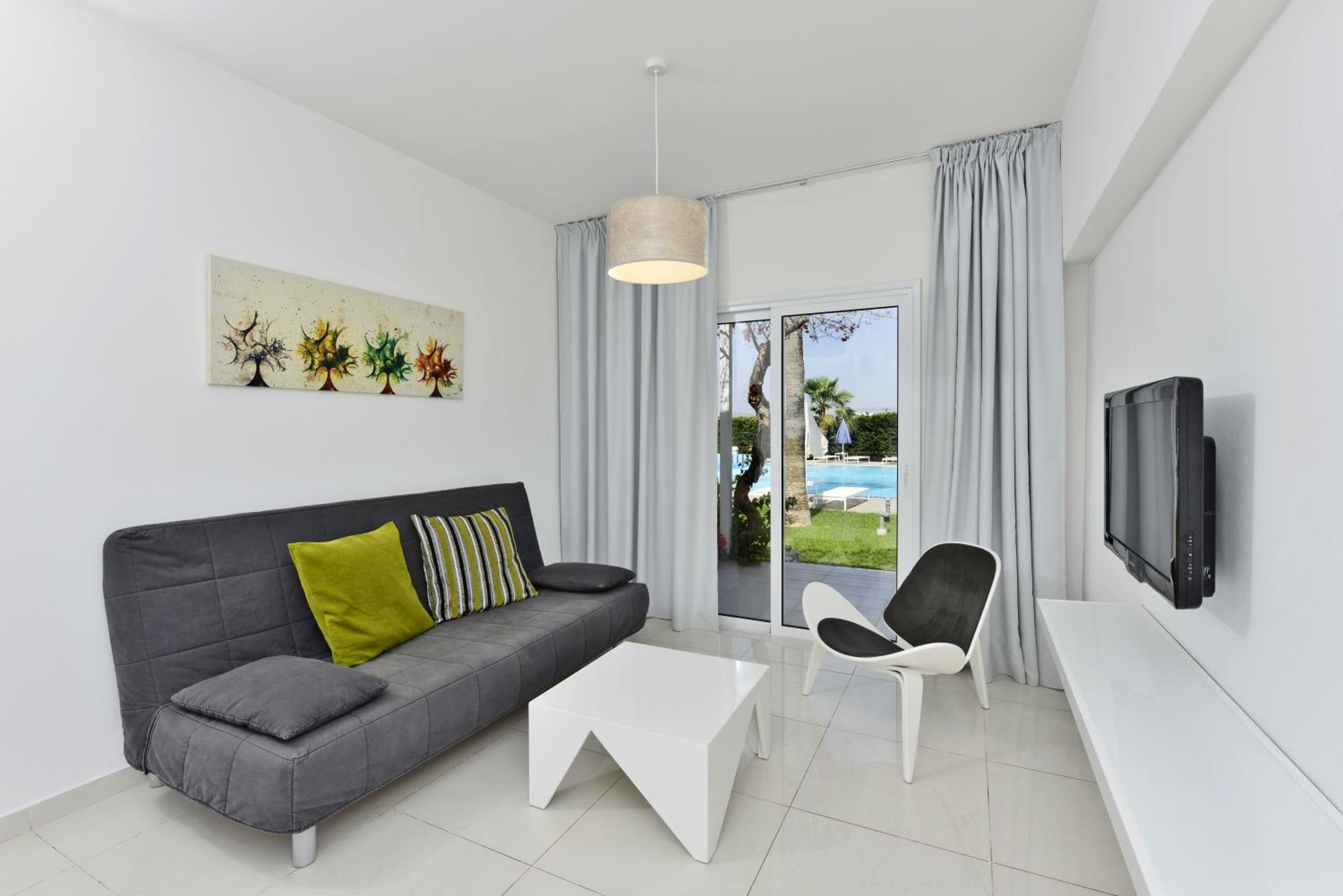 One-Bedroom Suite With Pool View (2 Adults)