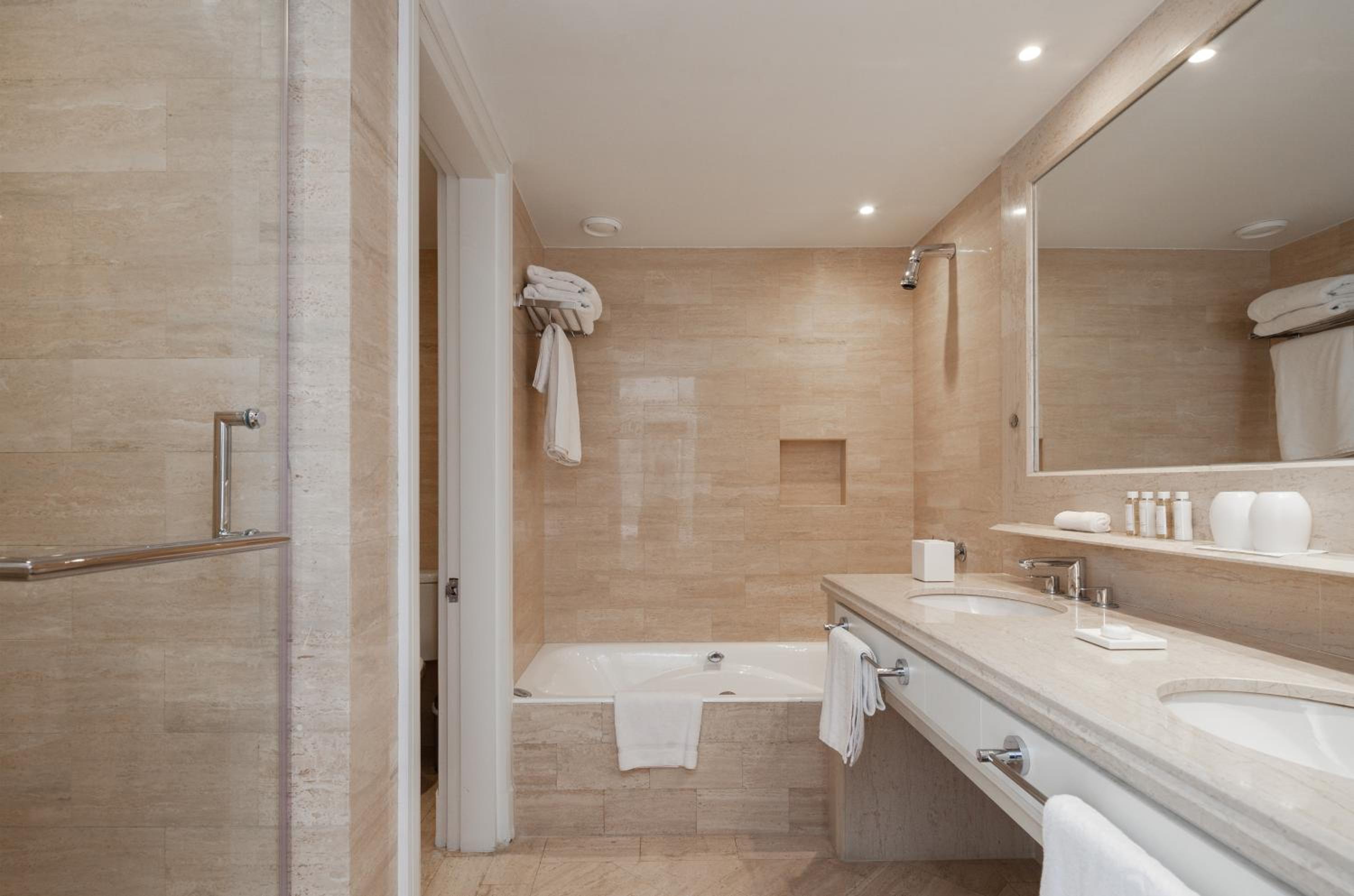 Deluxe One Bedroom Sea View Suite