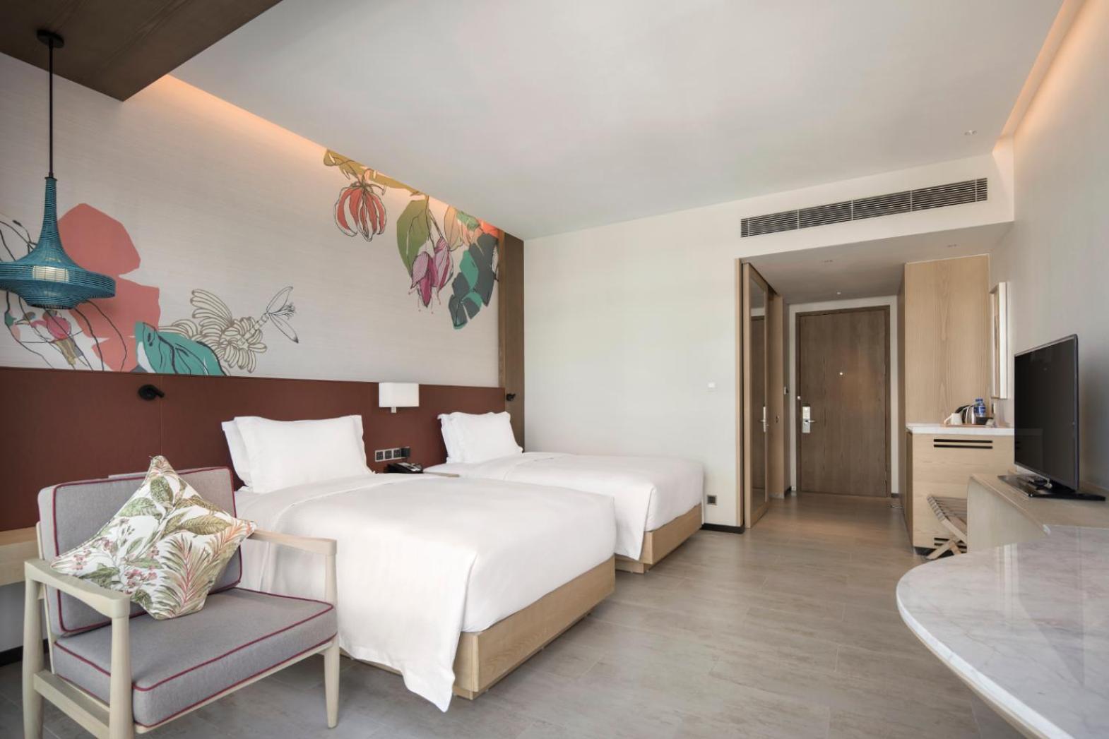 Twin Guestroom with View and Balcony