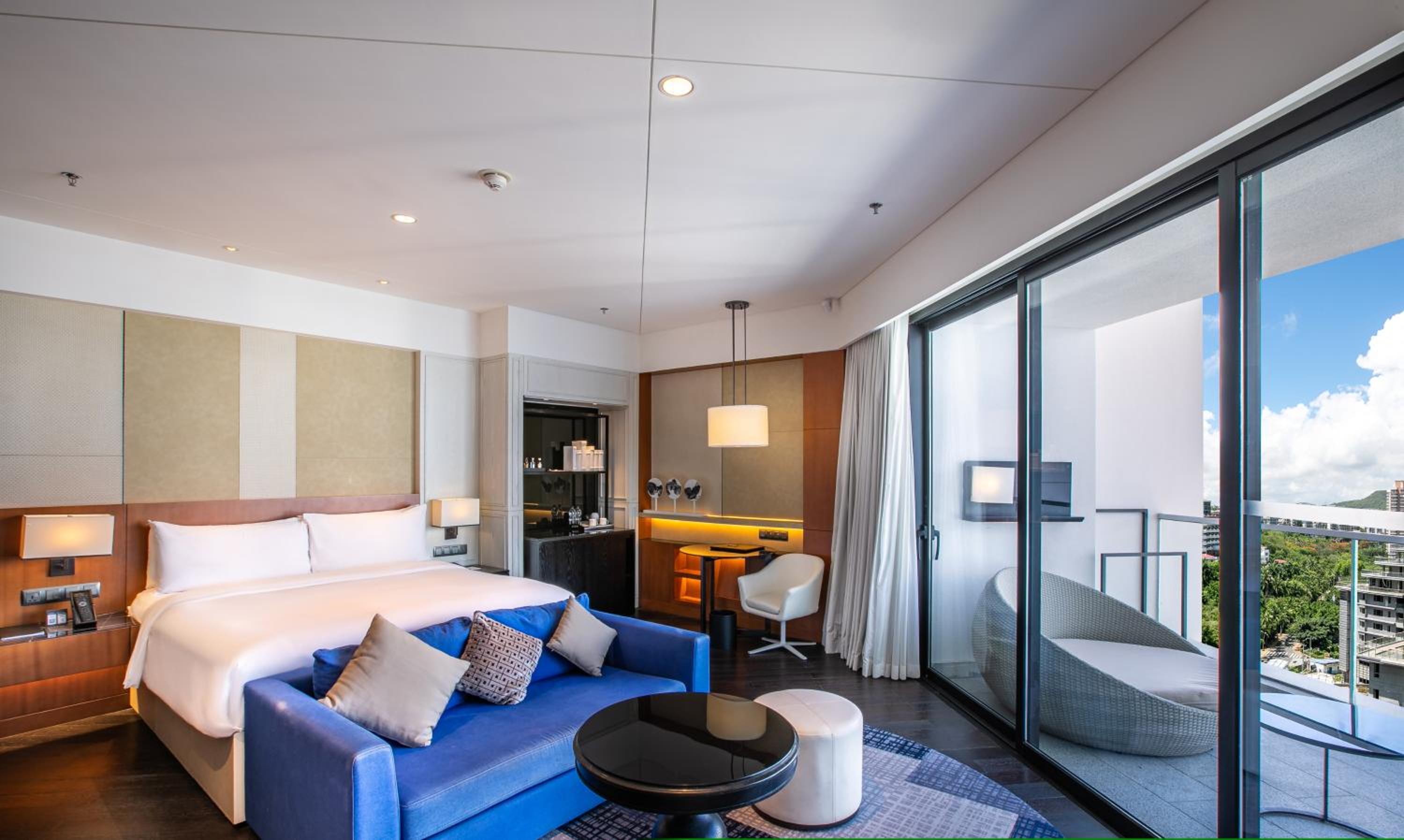 Chic Scenic View Room,1 King