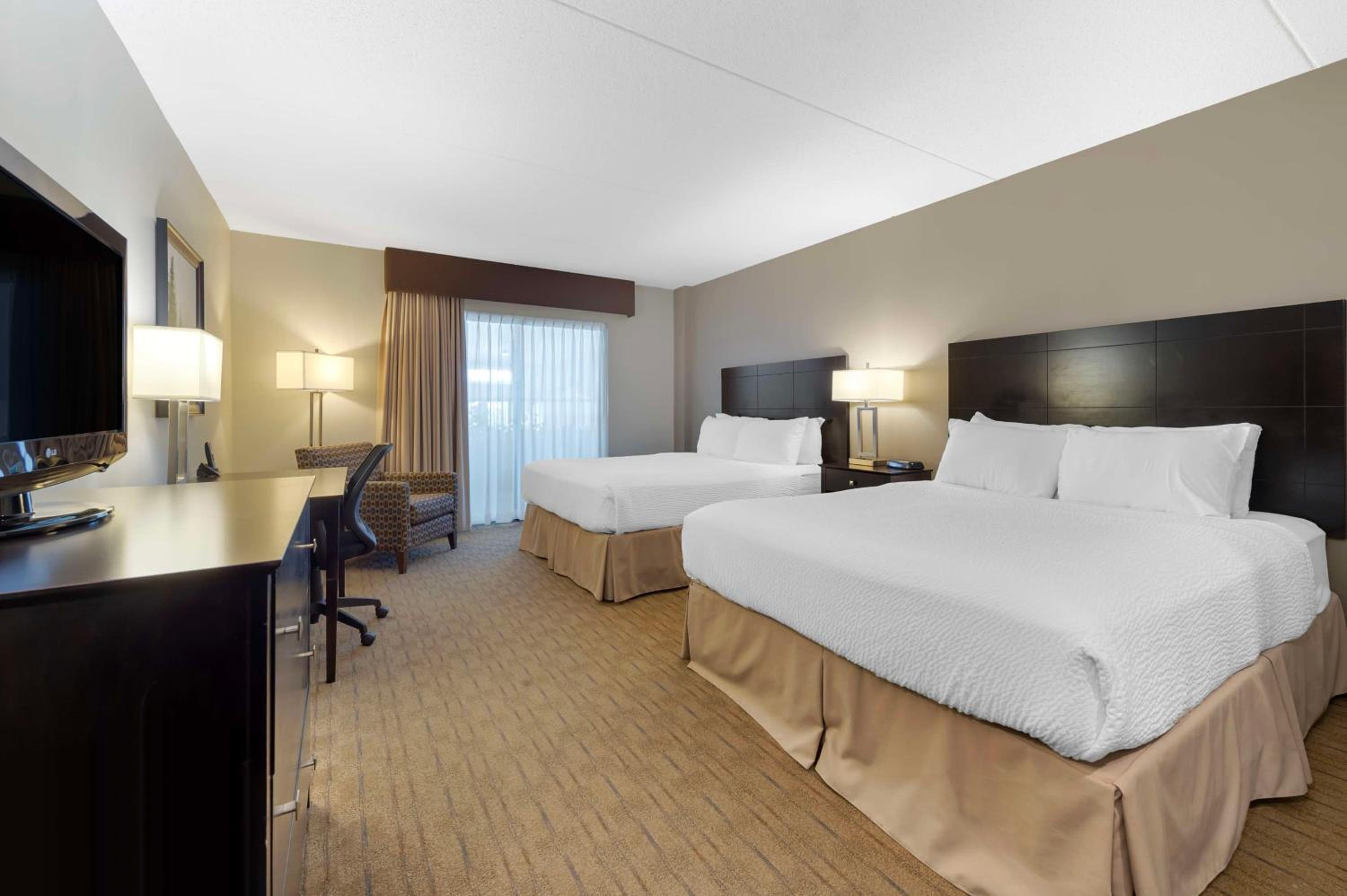 Queen Room with Two Queen Beds - Non-Smoking/Poolside