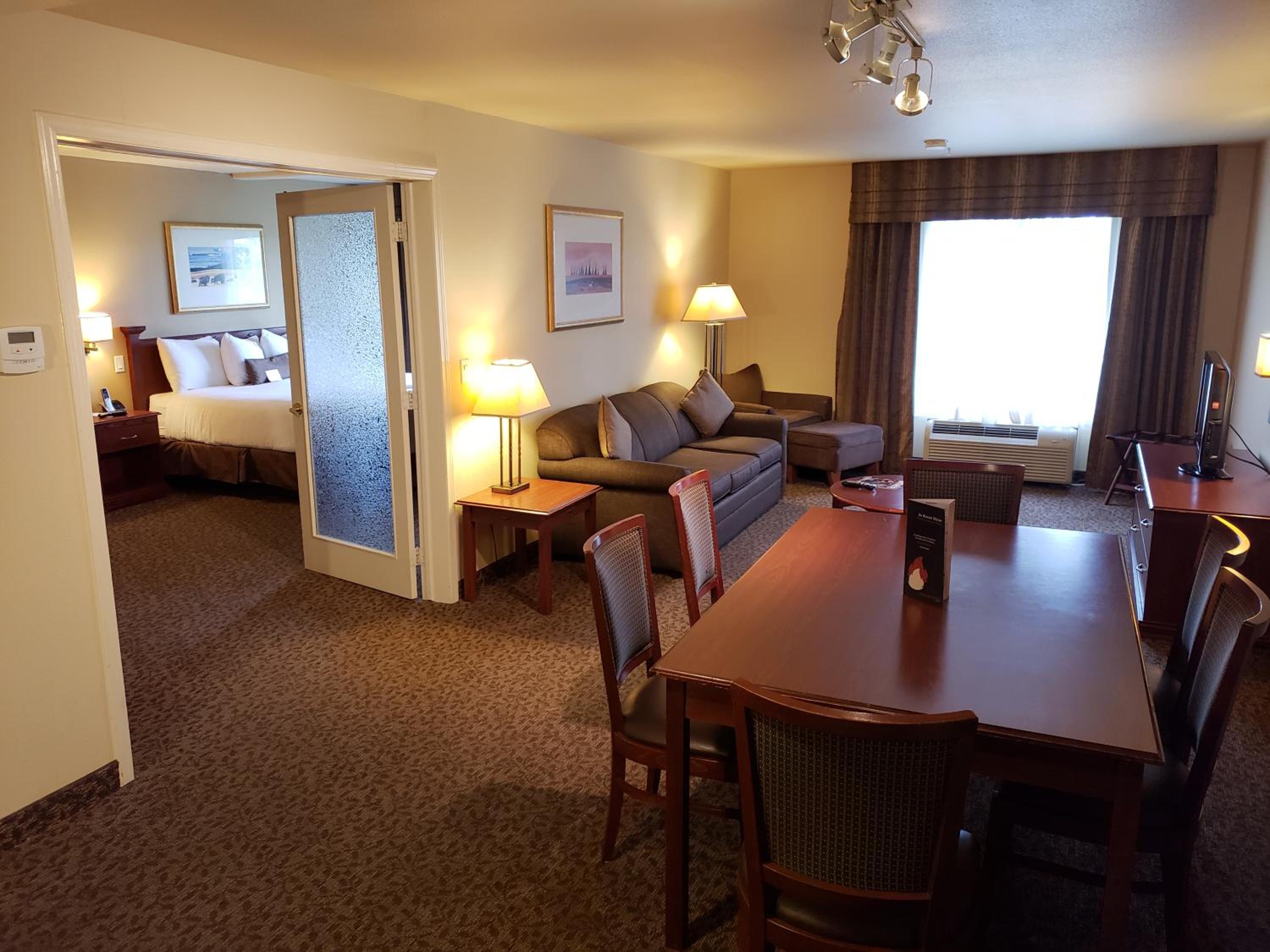 One-Bedroom King Business Suite, Non-Smoking