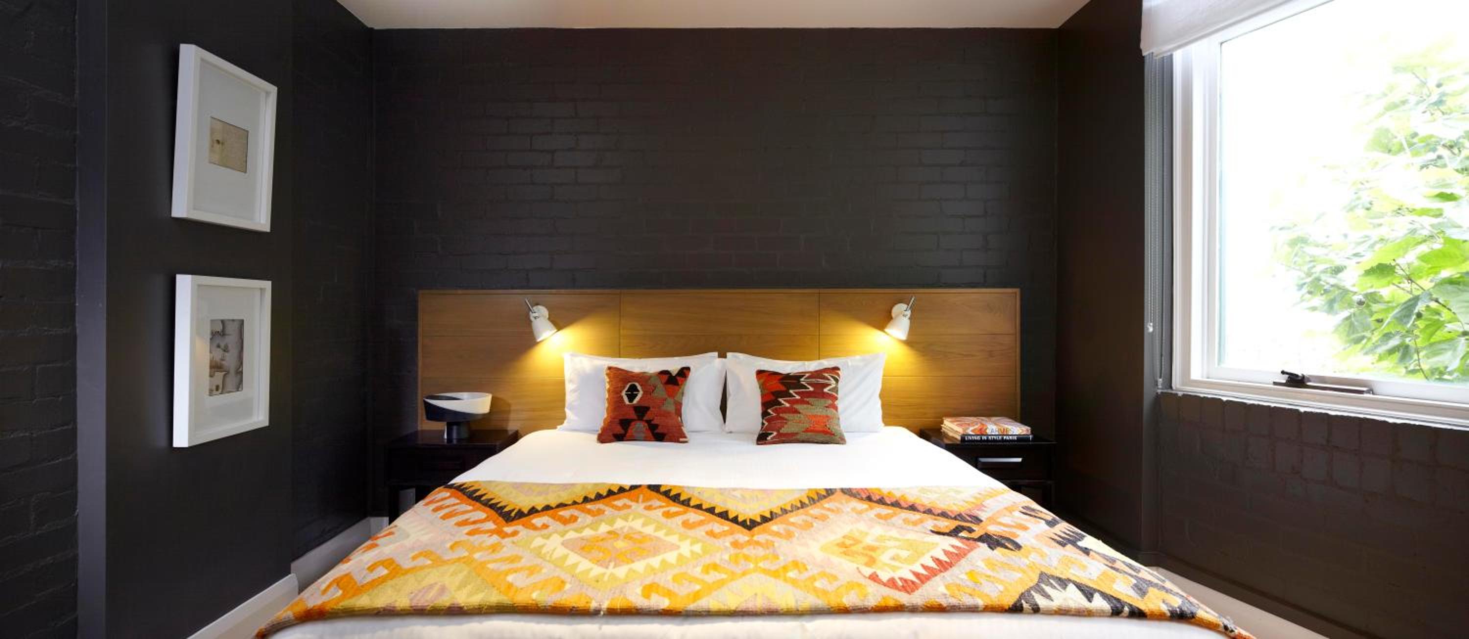 Heritage Queen Room