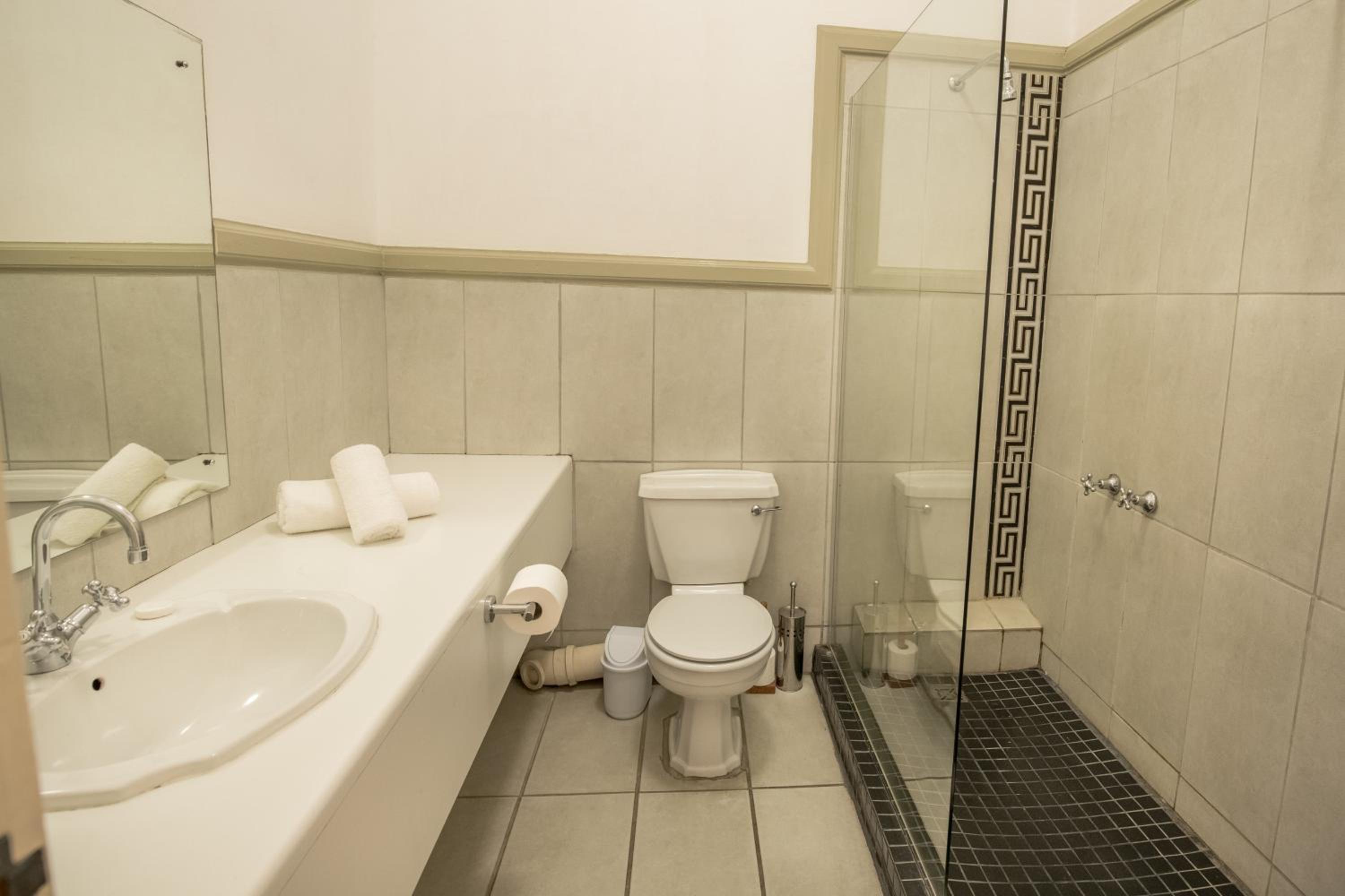 Classic Art Deco Twin