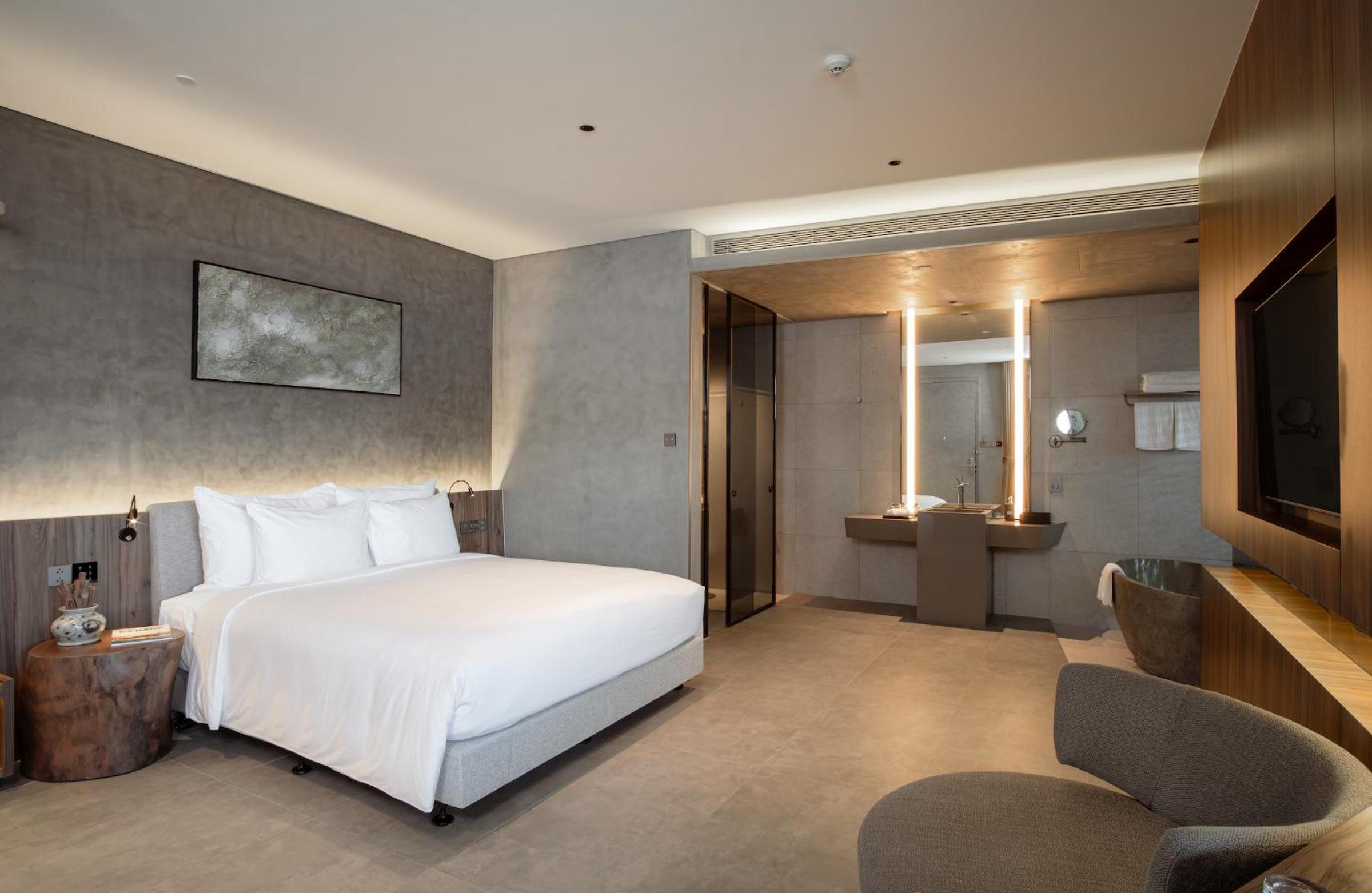 Deluxe Double Room Partial Sea View and Bathtub - Daily Afternoon Tea Inclusive