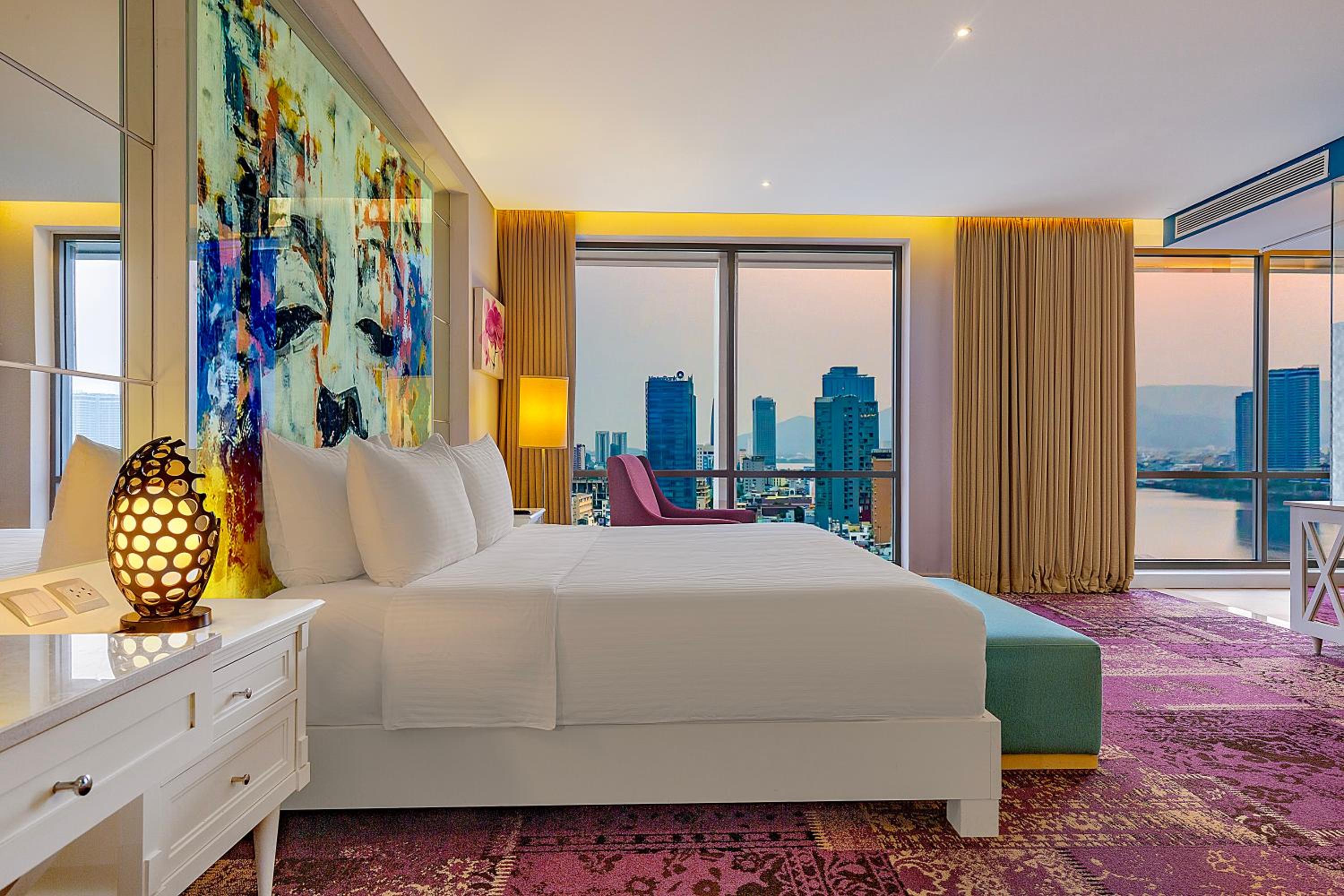 Grand King Suite with Bathtub