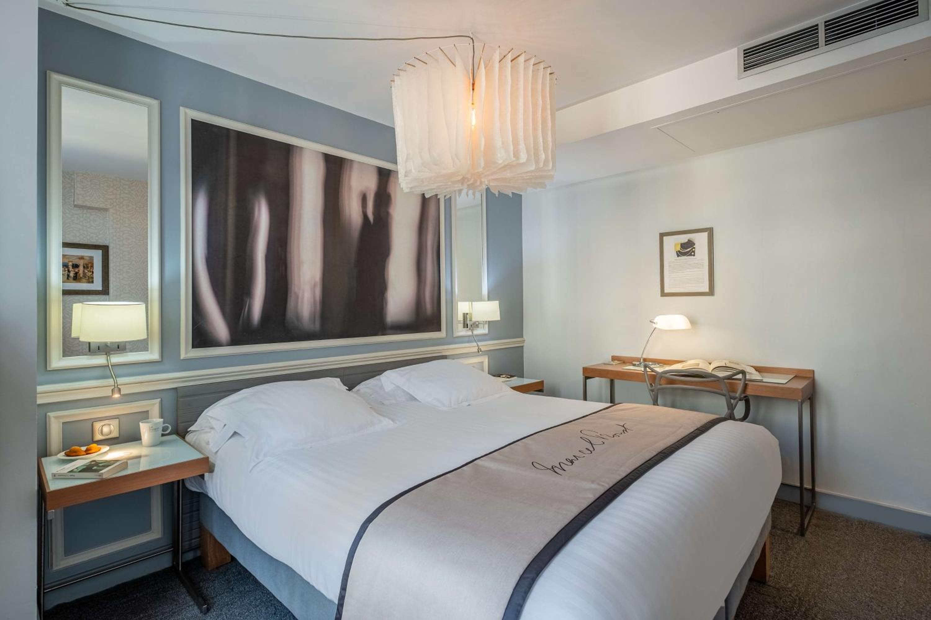 Superior Queen Room with Balcony - Non-Smoking