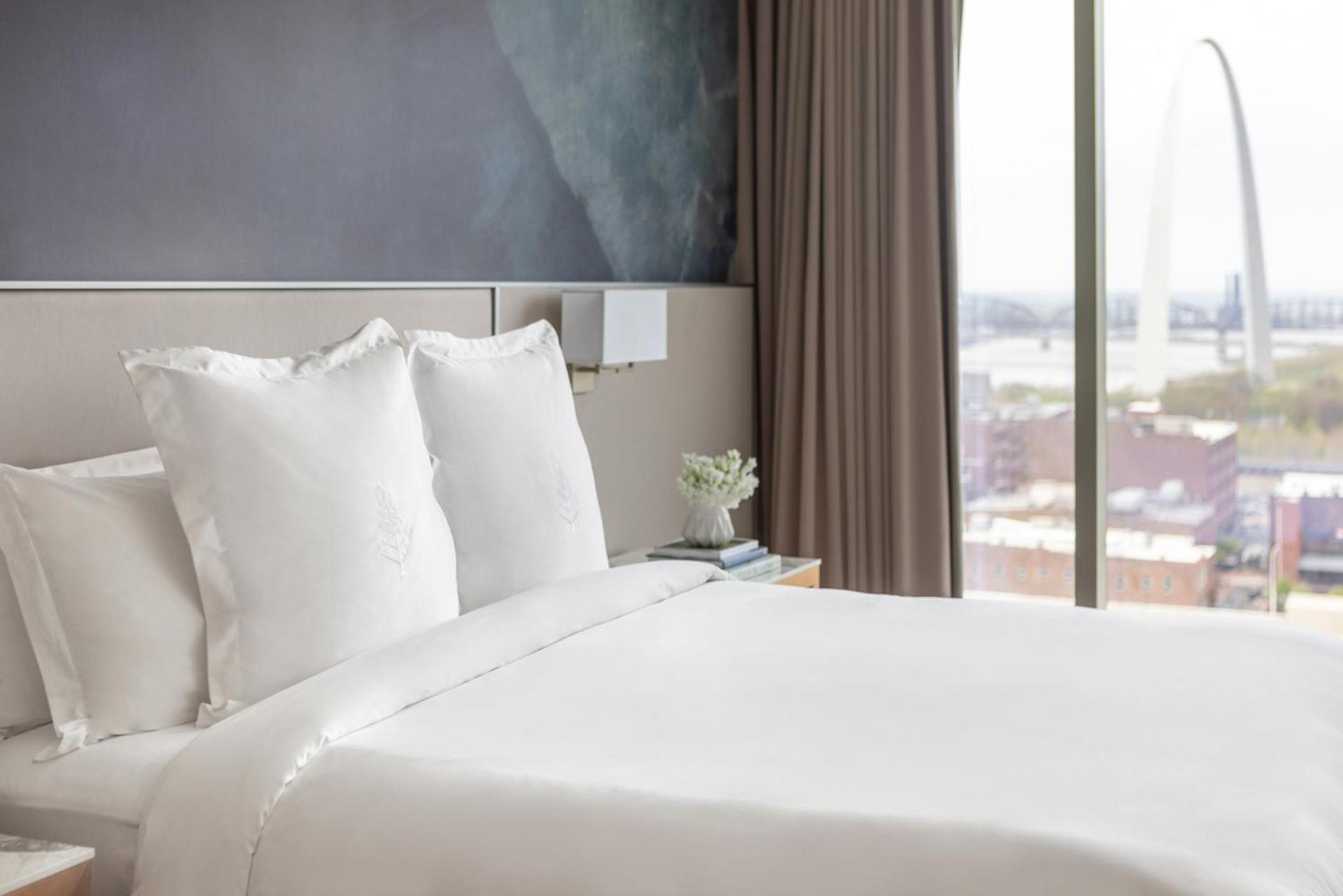 King Room with City View and Roll-In Shower - Disability Access