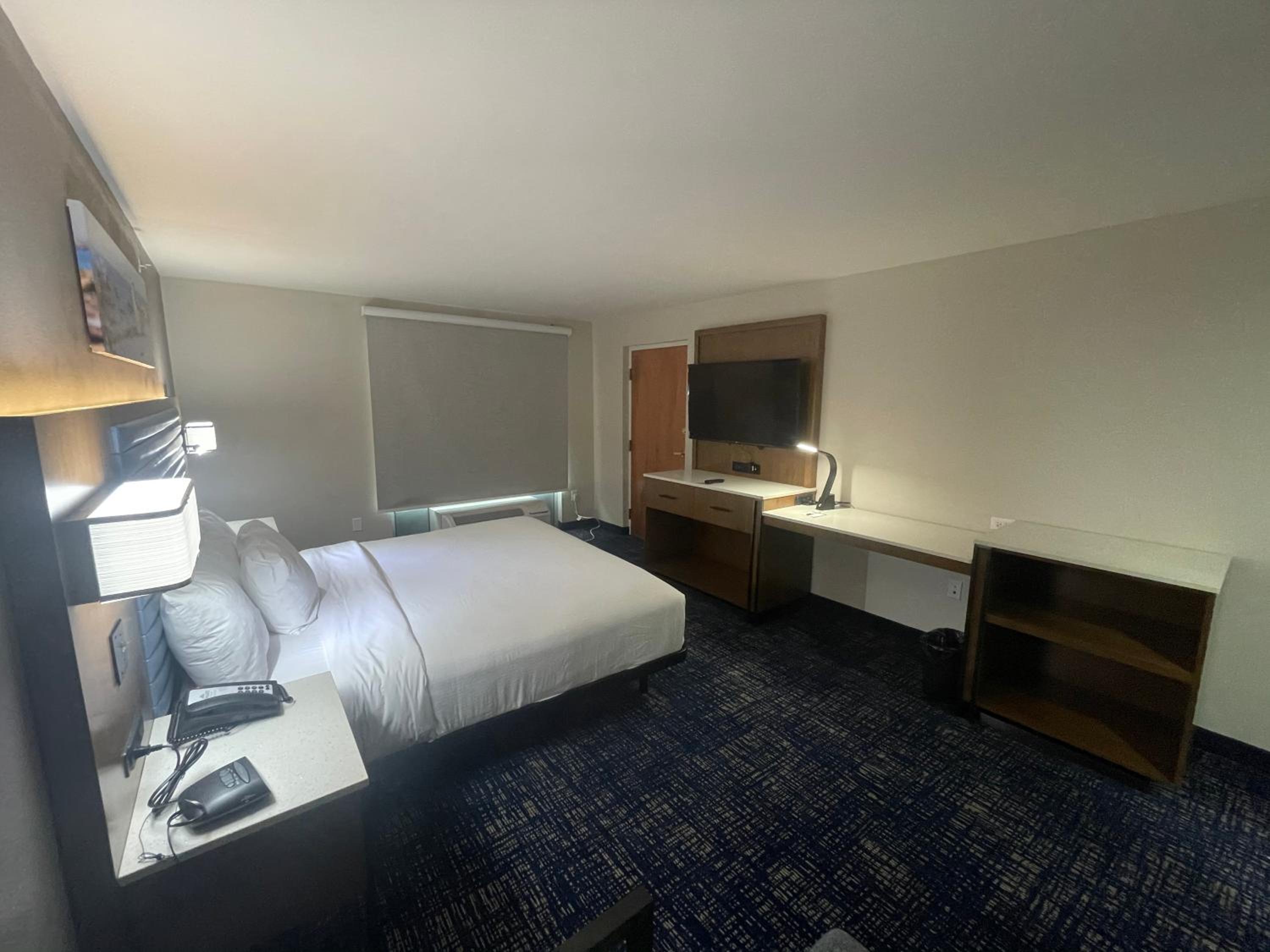 King Room - Disability Access - Non-Smoking