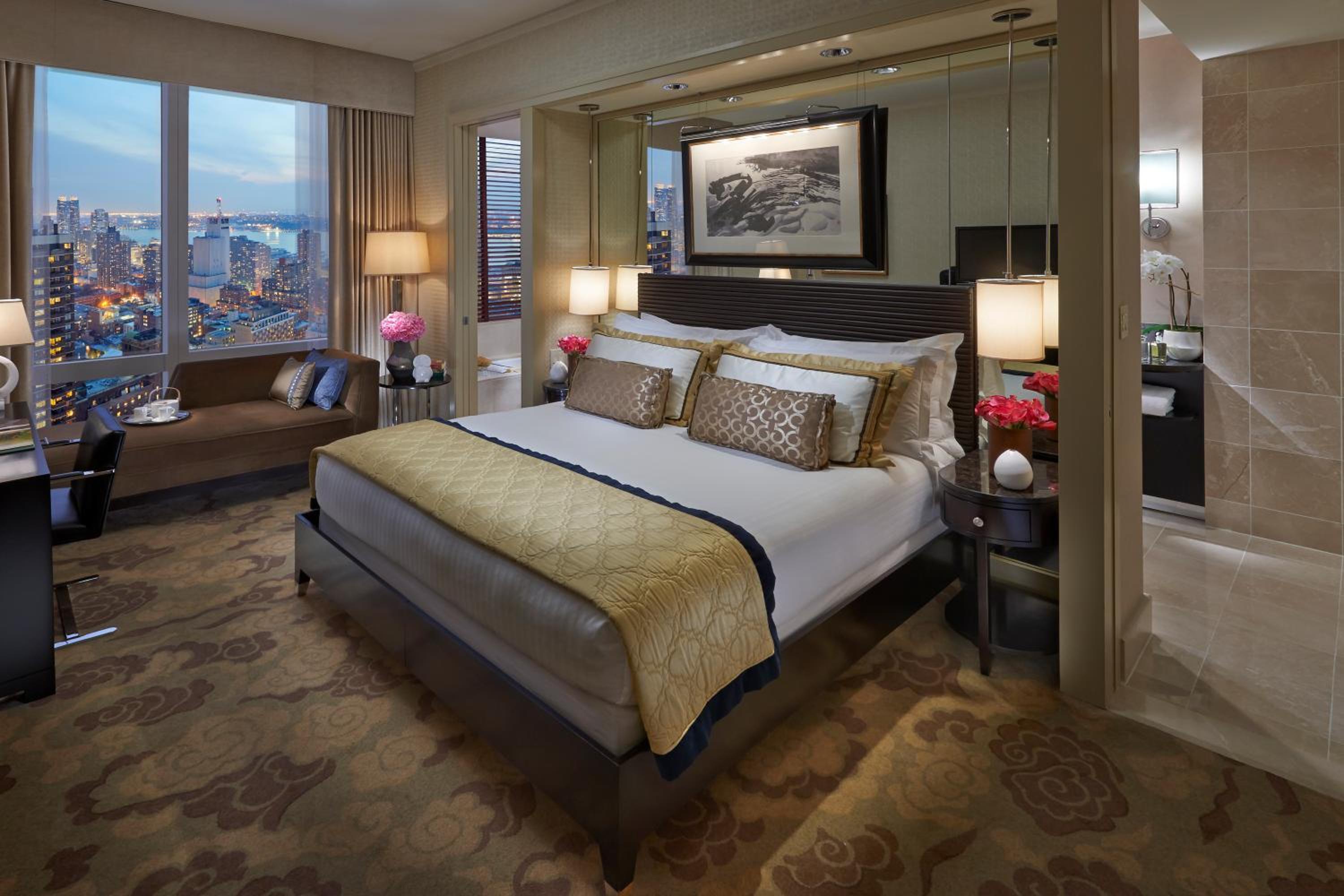 Hudson River View Accessible King - Bathtub