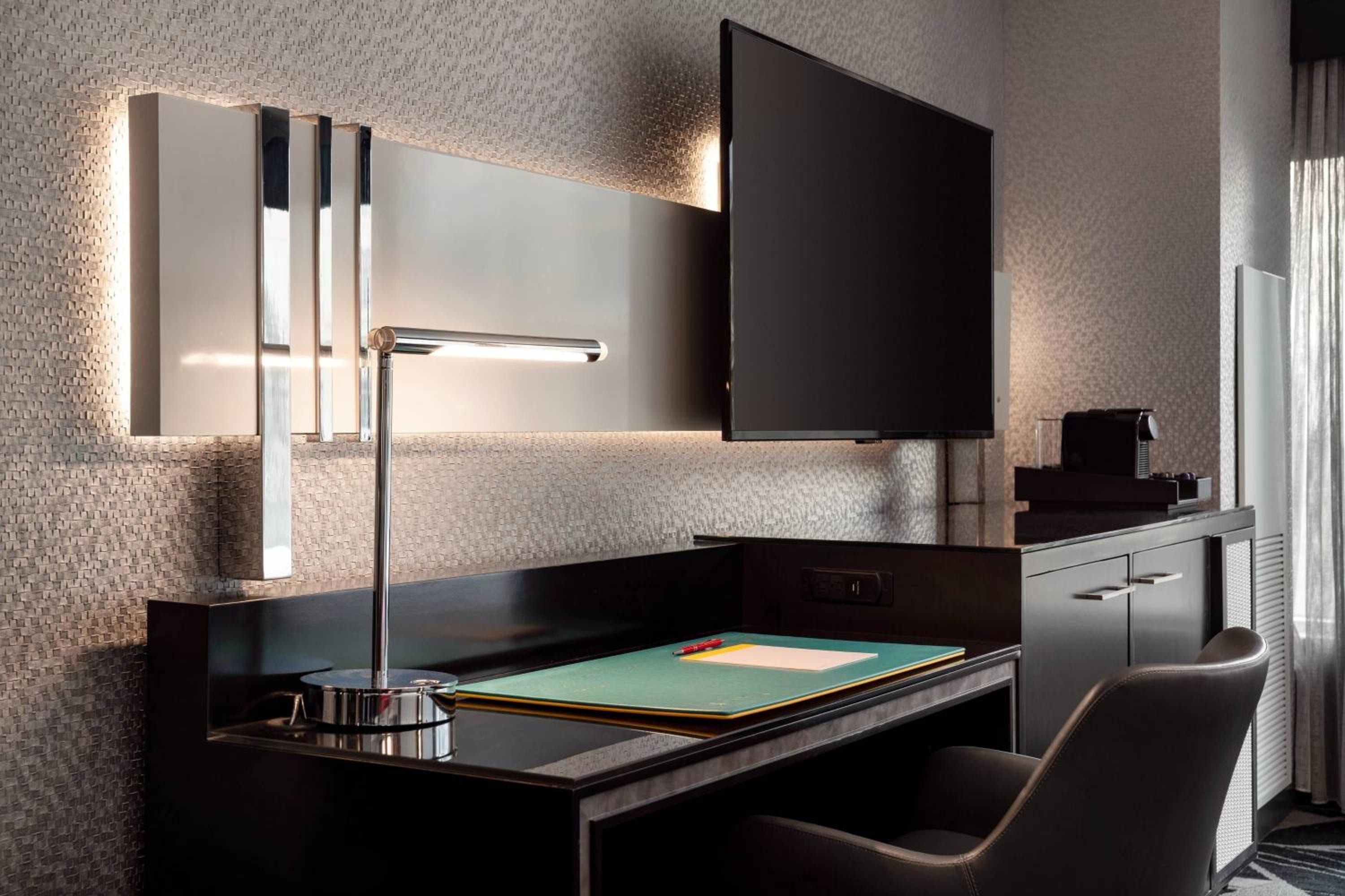 Guest Room with 2 Queen Beds