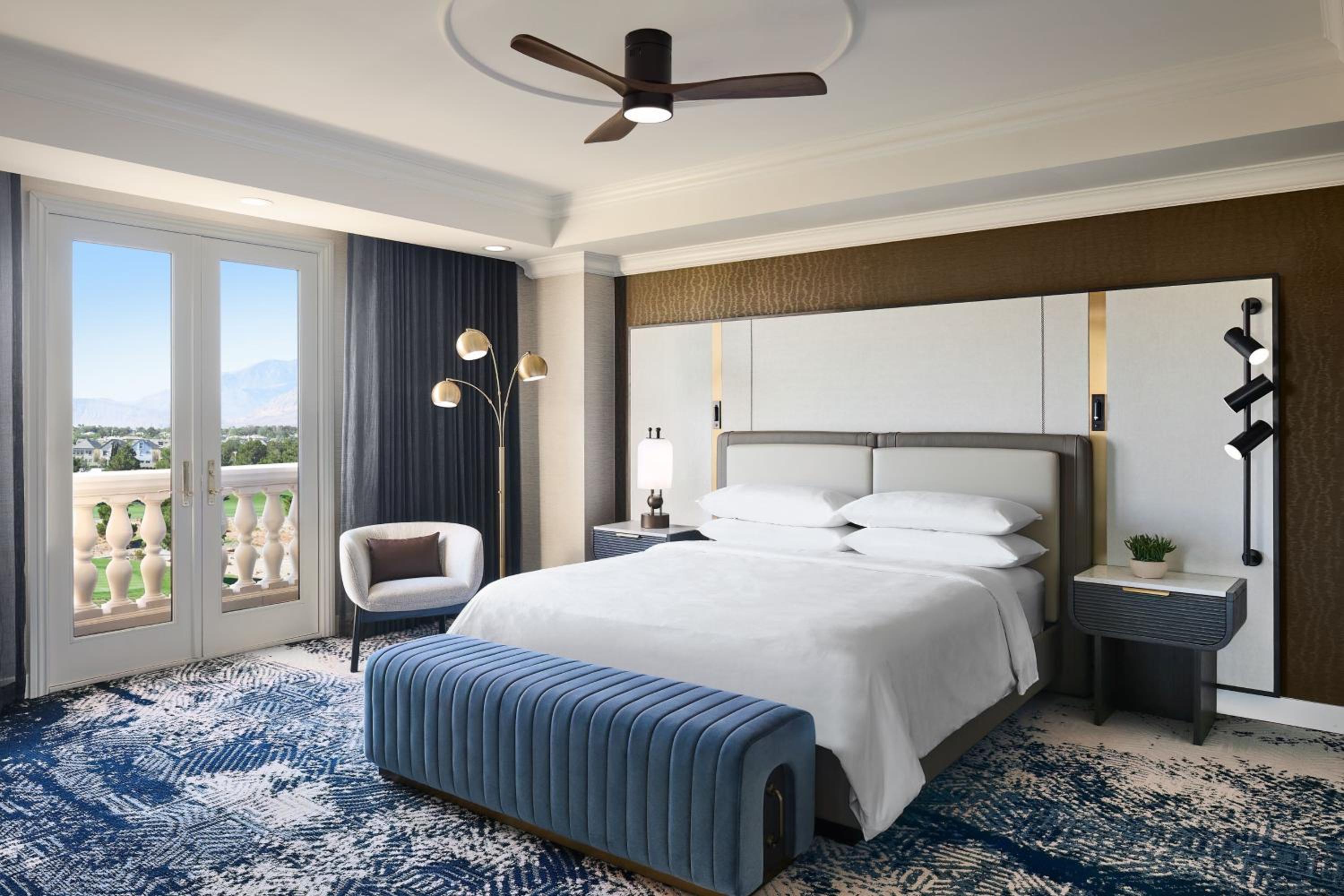 One-Bedroom King Suite with Scenic View