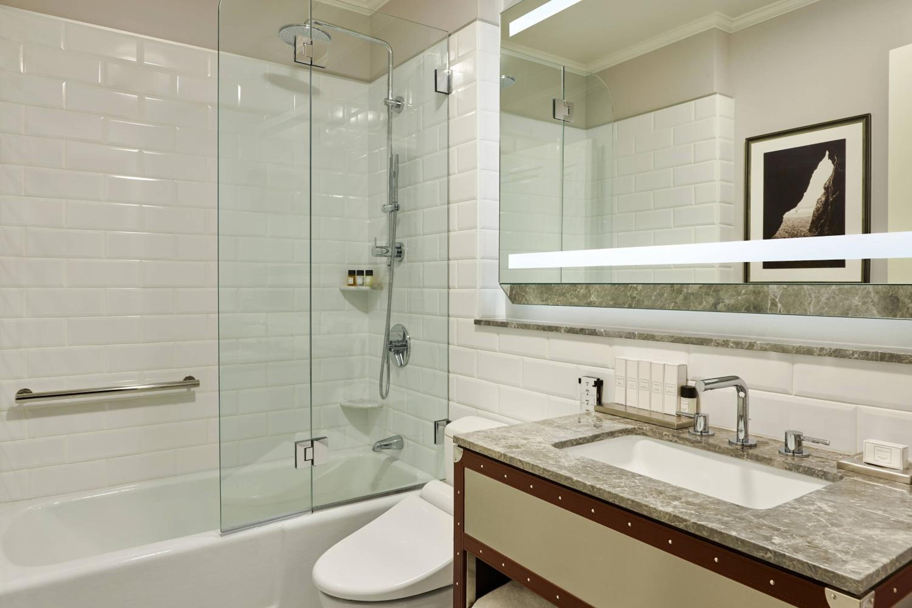 Deluxe King Room - Hearing Accessible