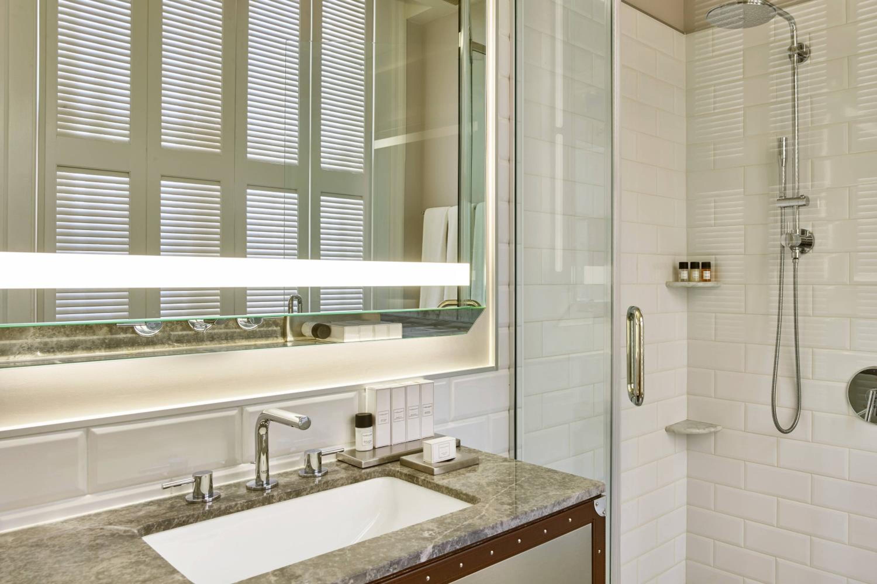 Deluxe King Room - Hearing Accessible