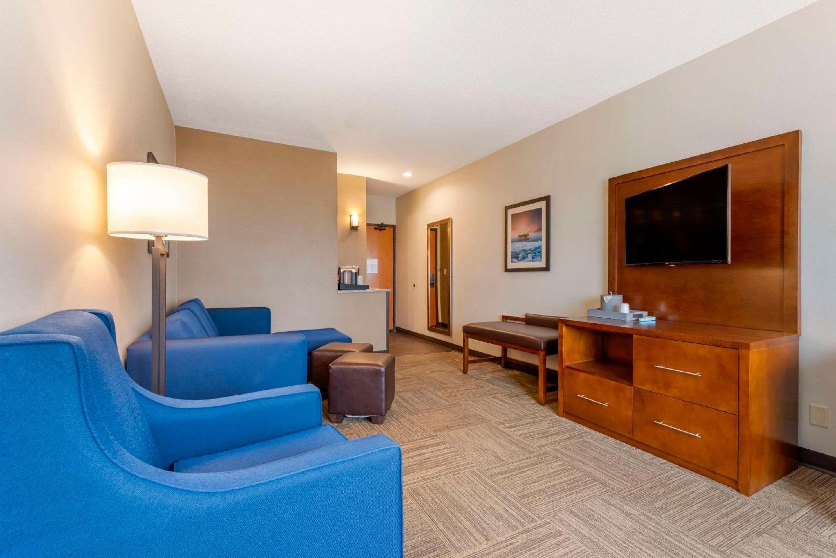 King Suite - Non-Smoking