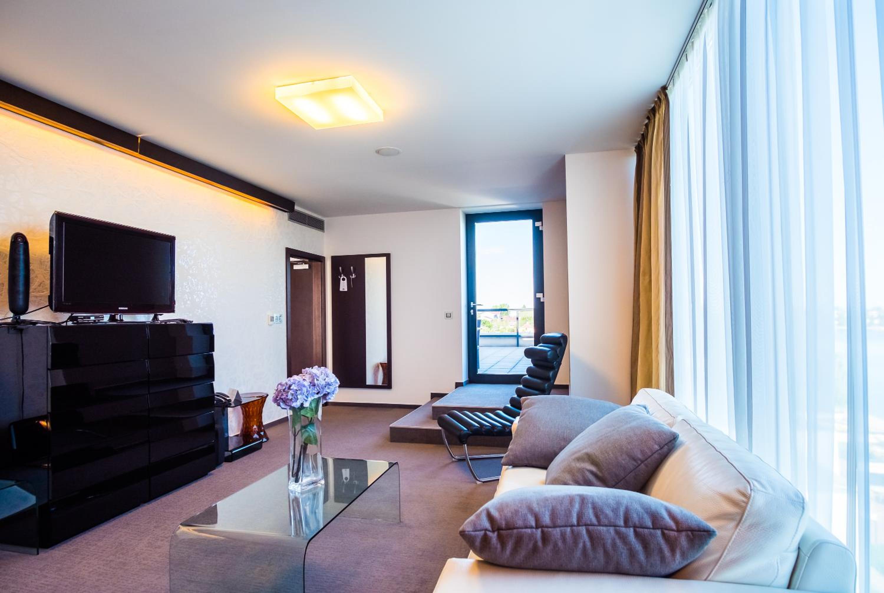 Exclusive PLUS Suite with free Pool and Fitness