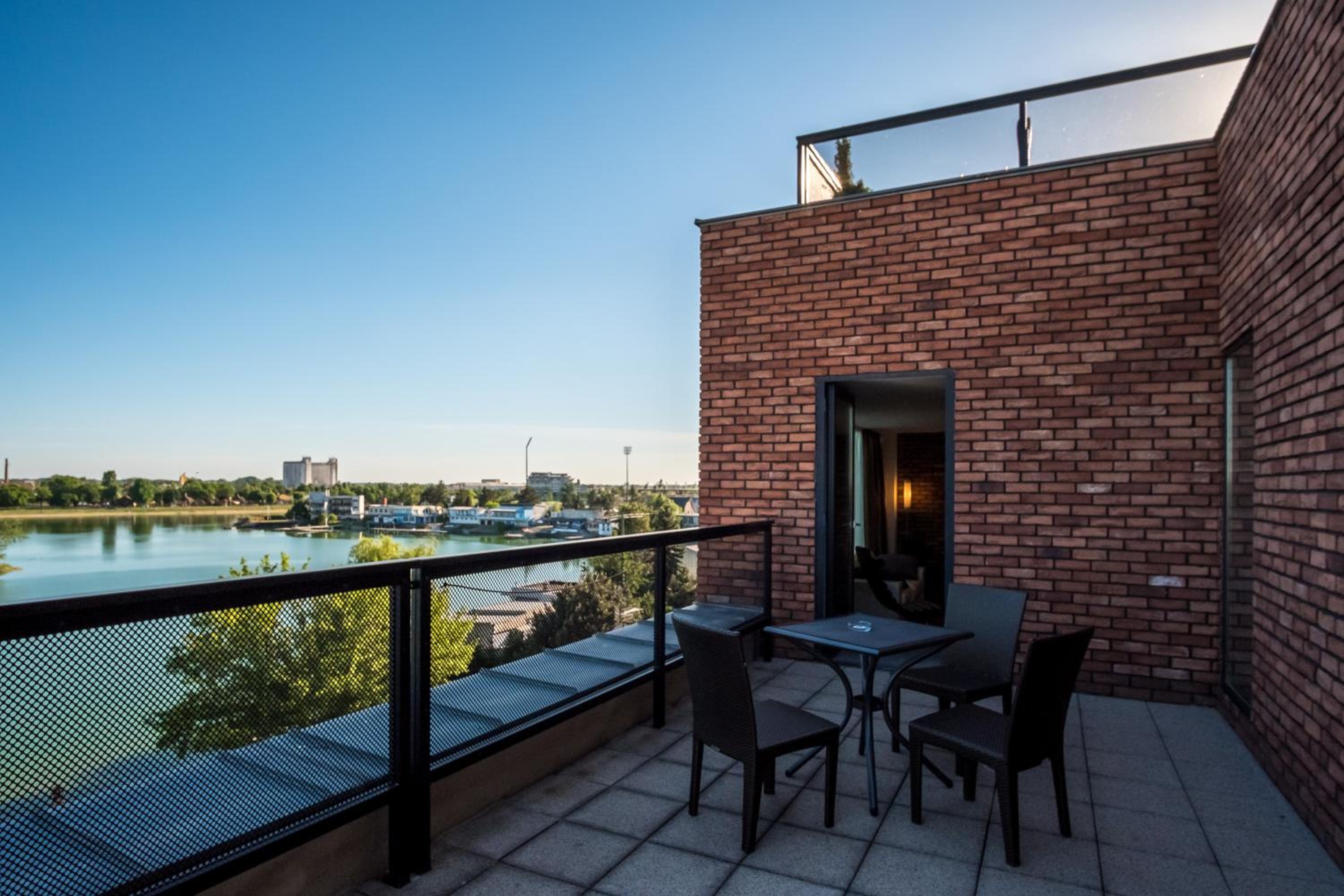 Exclusive PLUS Suite with free Pool and Fitness