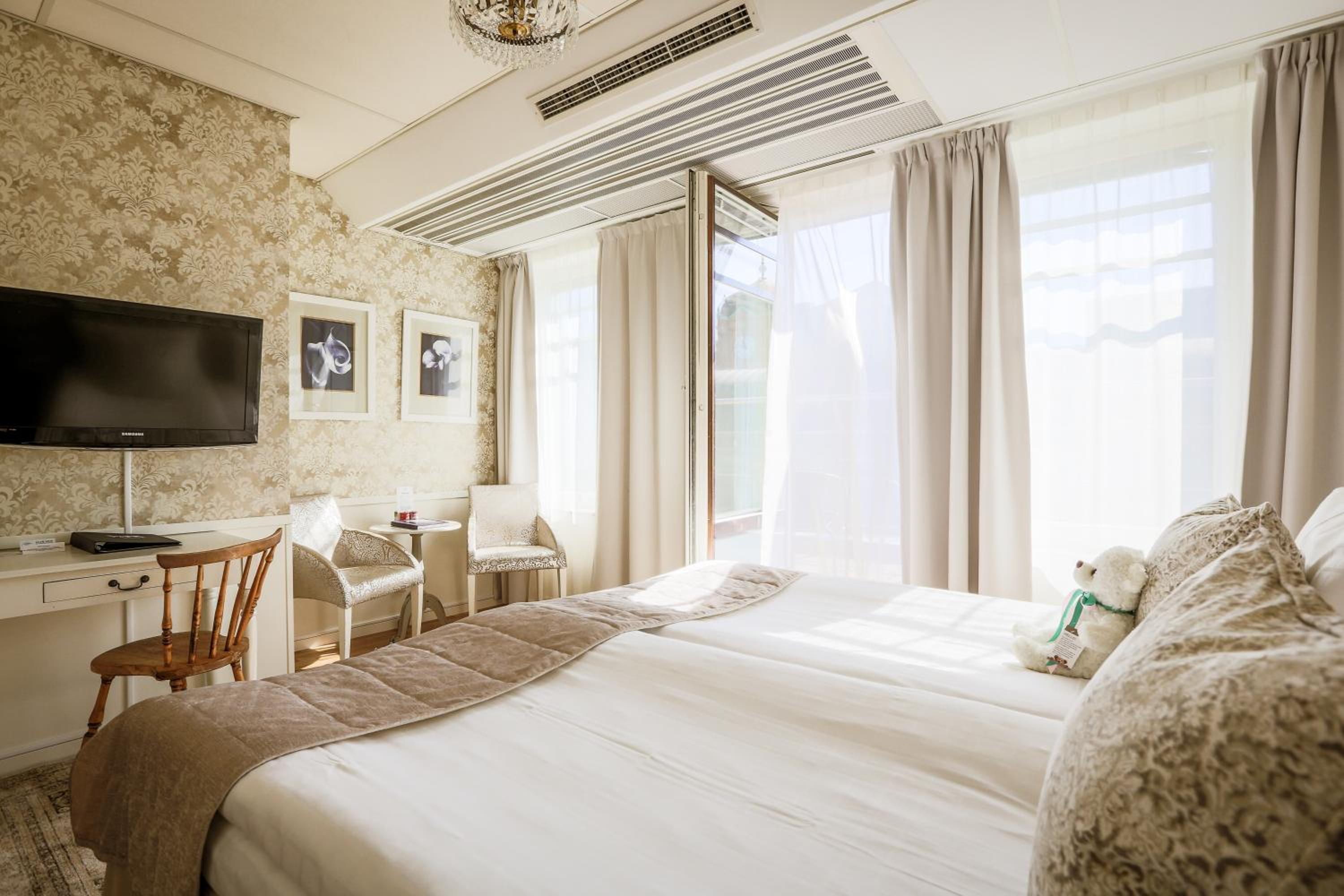 Superior Room with Balcony