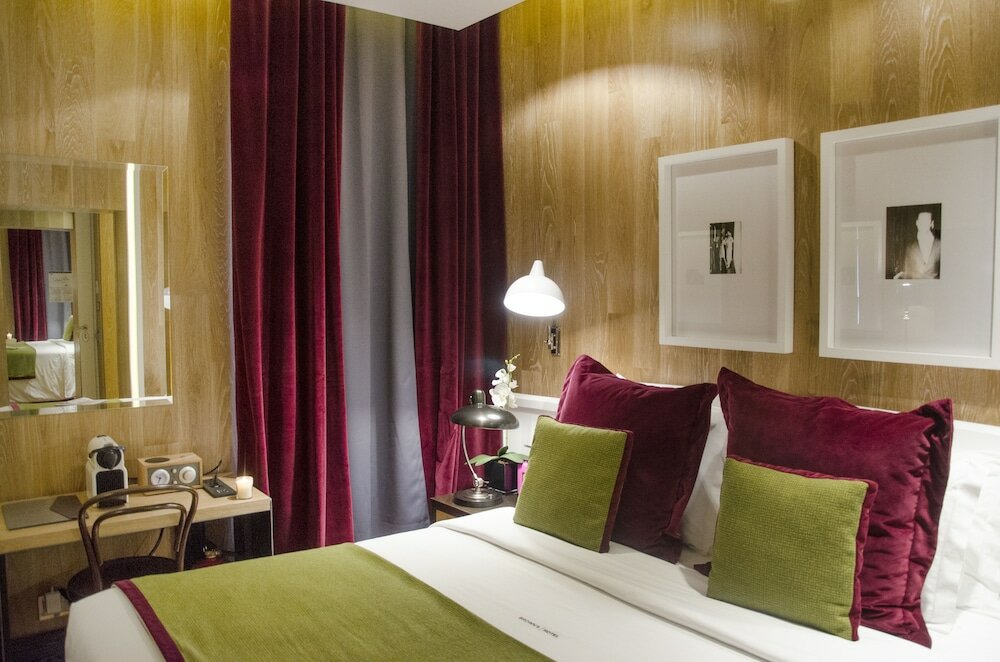 Small Room With Street View