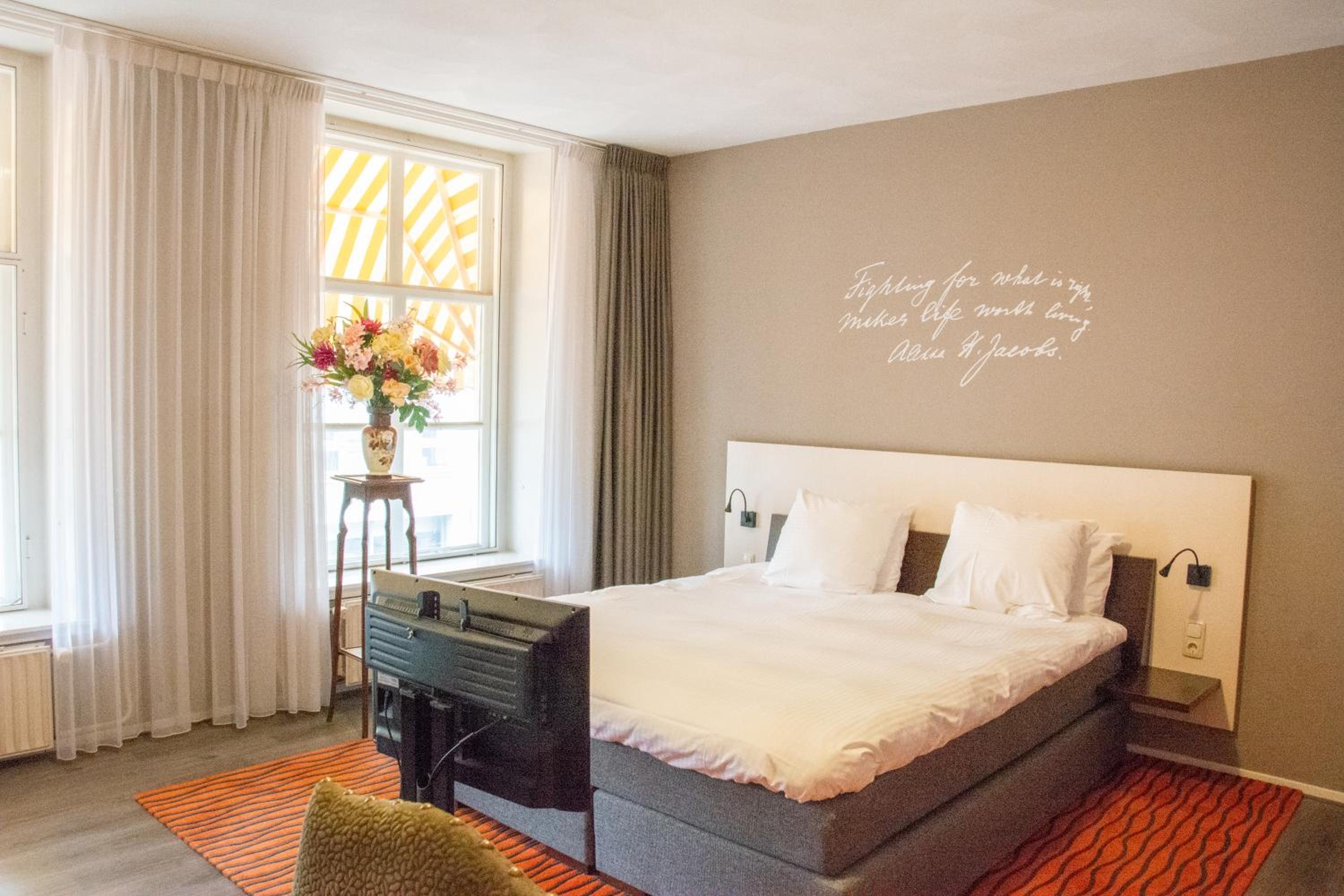 Deluxe XL Cityview Room