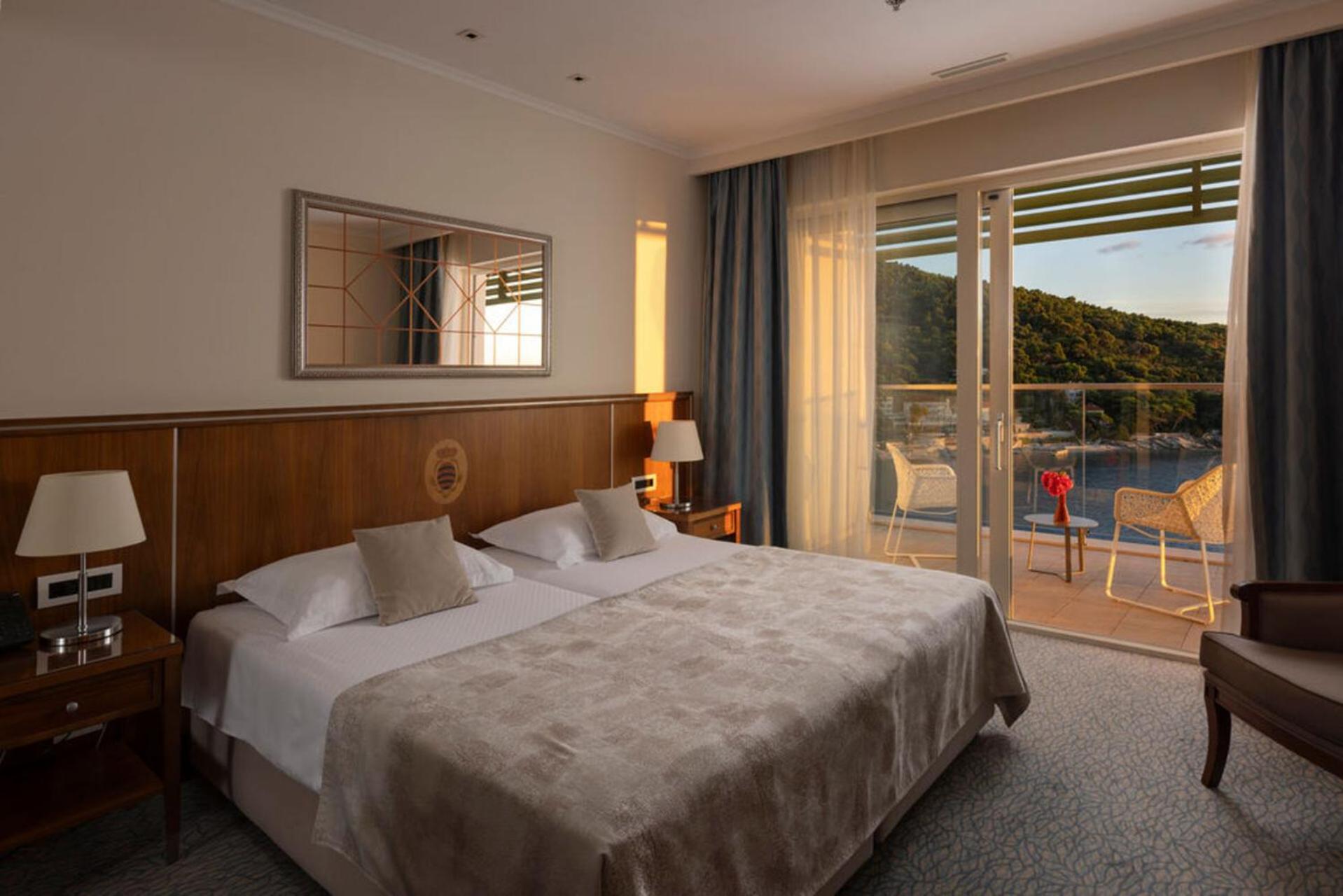 Deluxe Suite with Terrace and Sea View