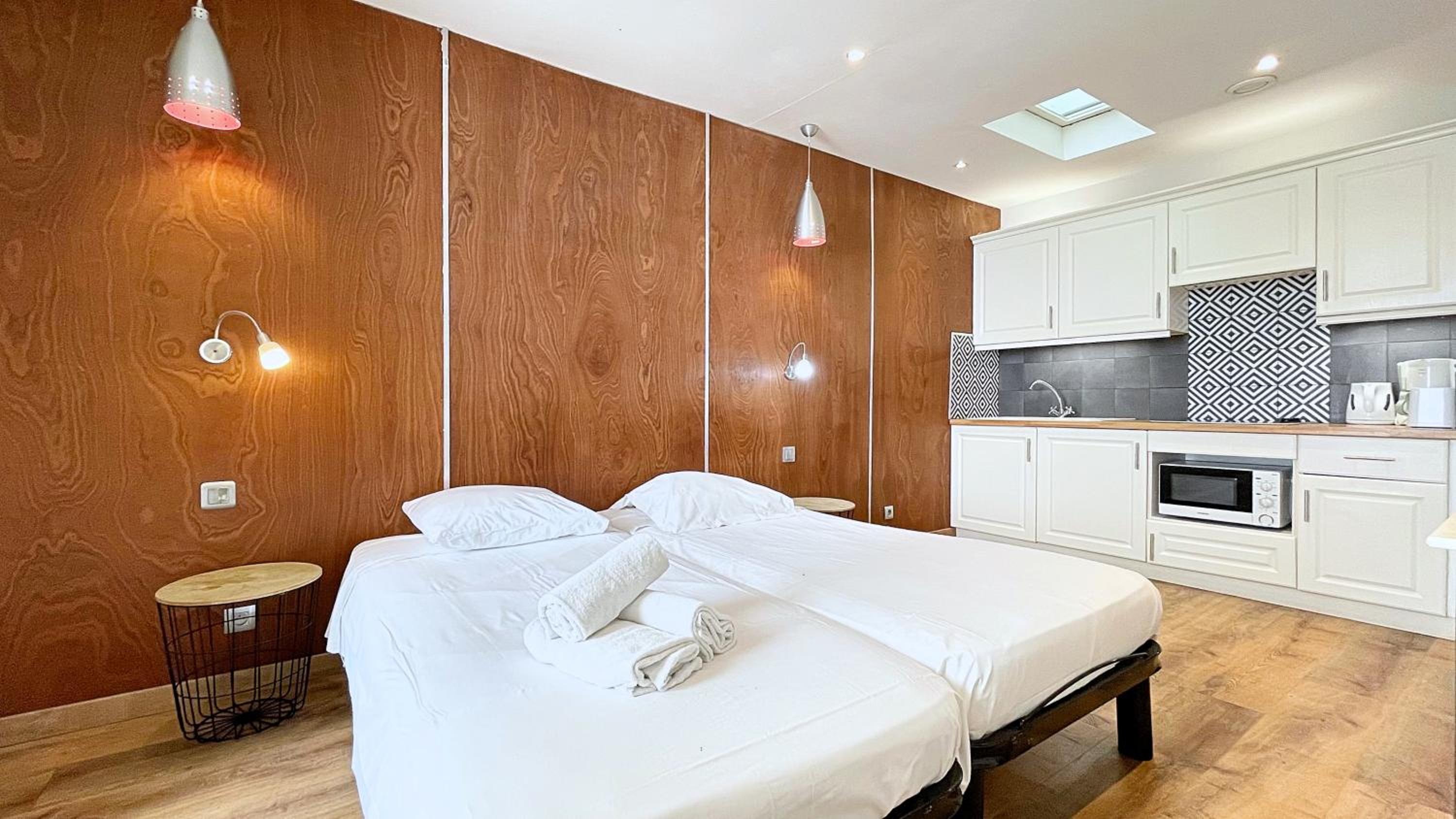 Studio with Twin Beds - 2 Adults (without elevator)