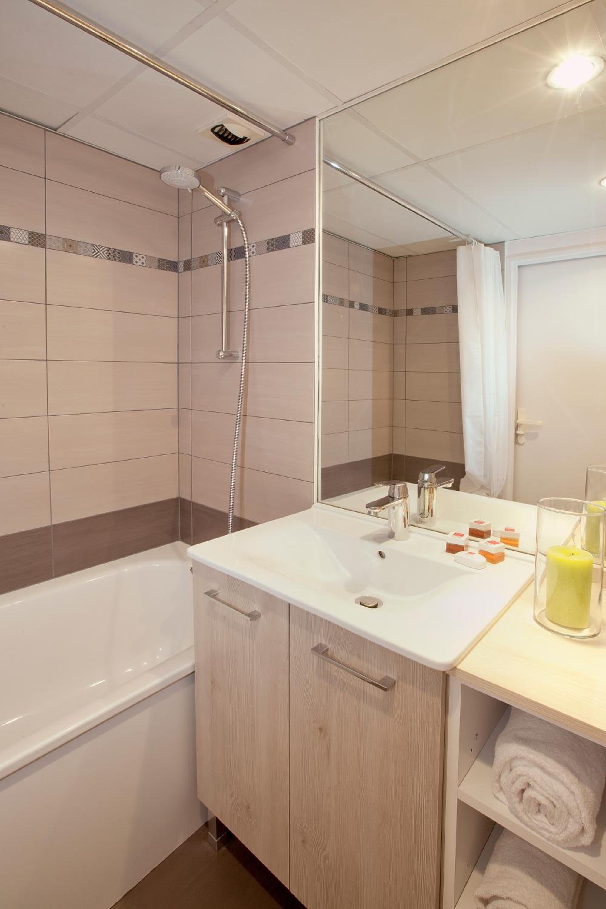 Large Studio (3 Adults)