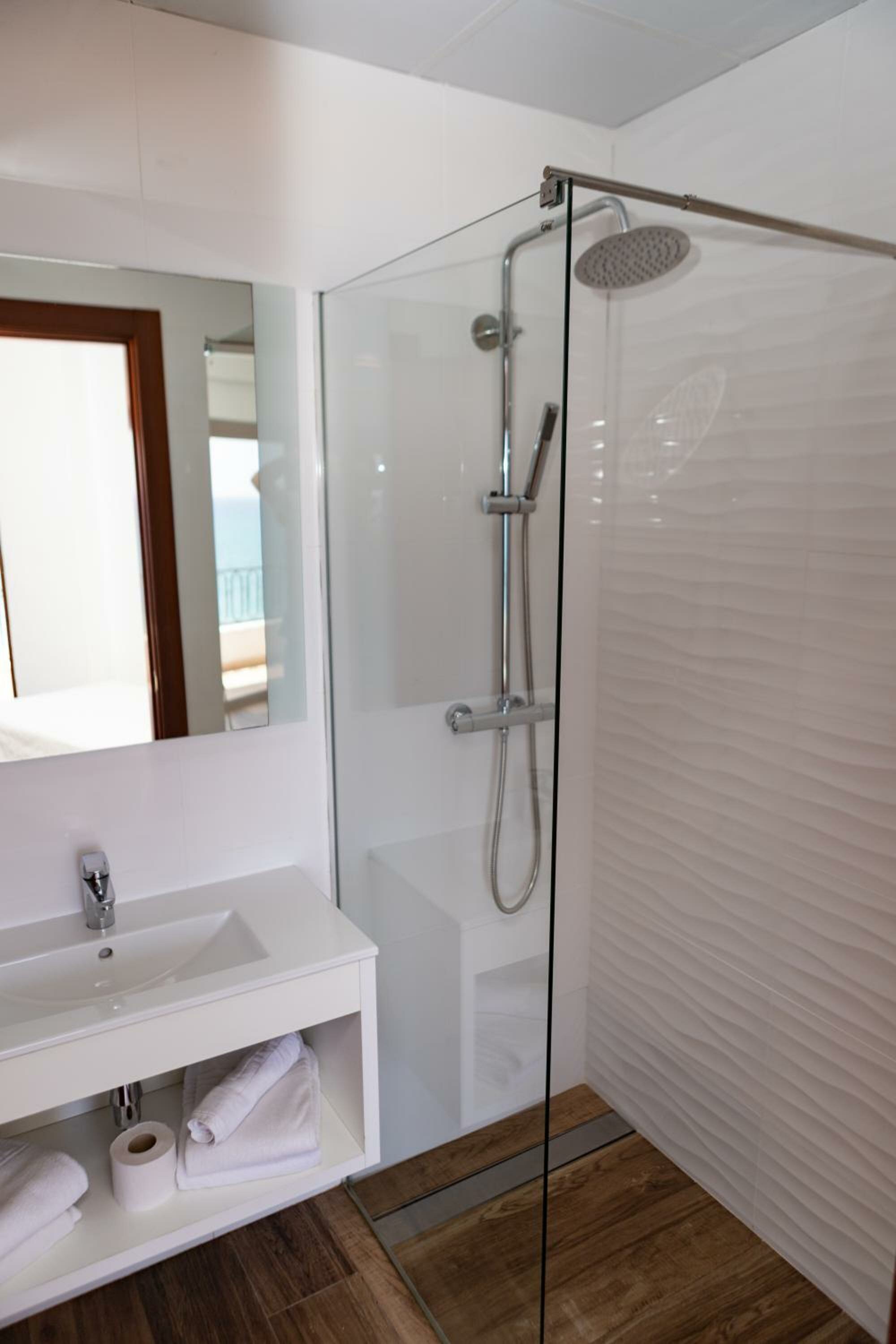 Double or Twin Room with Front Sea View