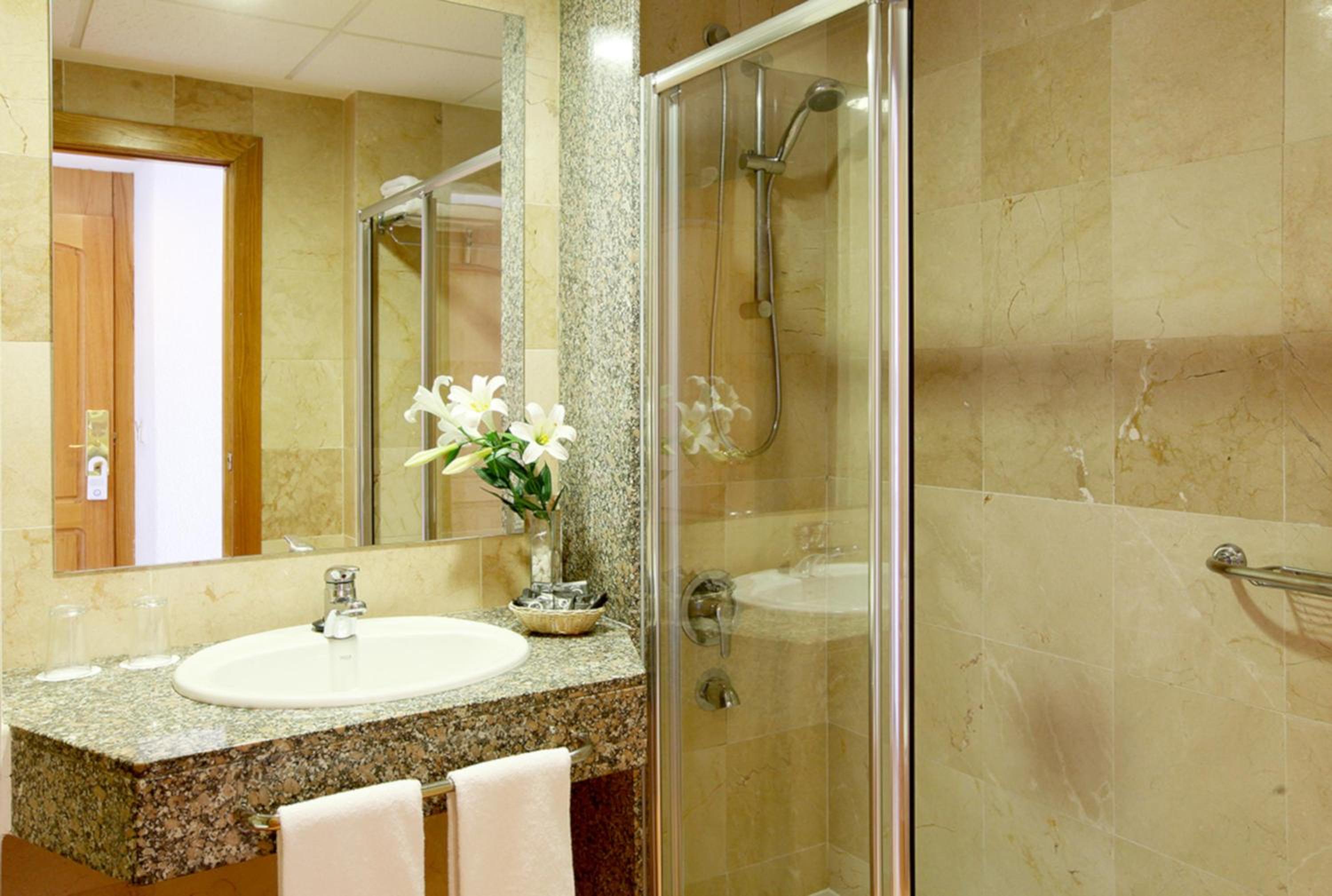 Double or Twin Room with Sea View