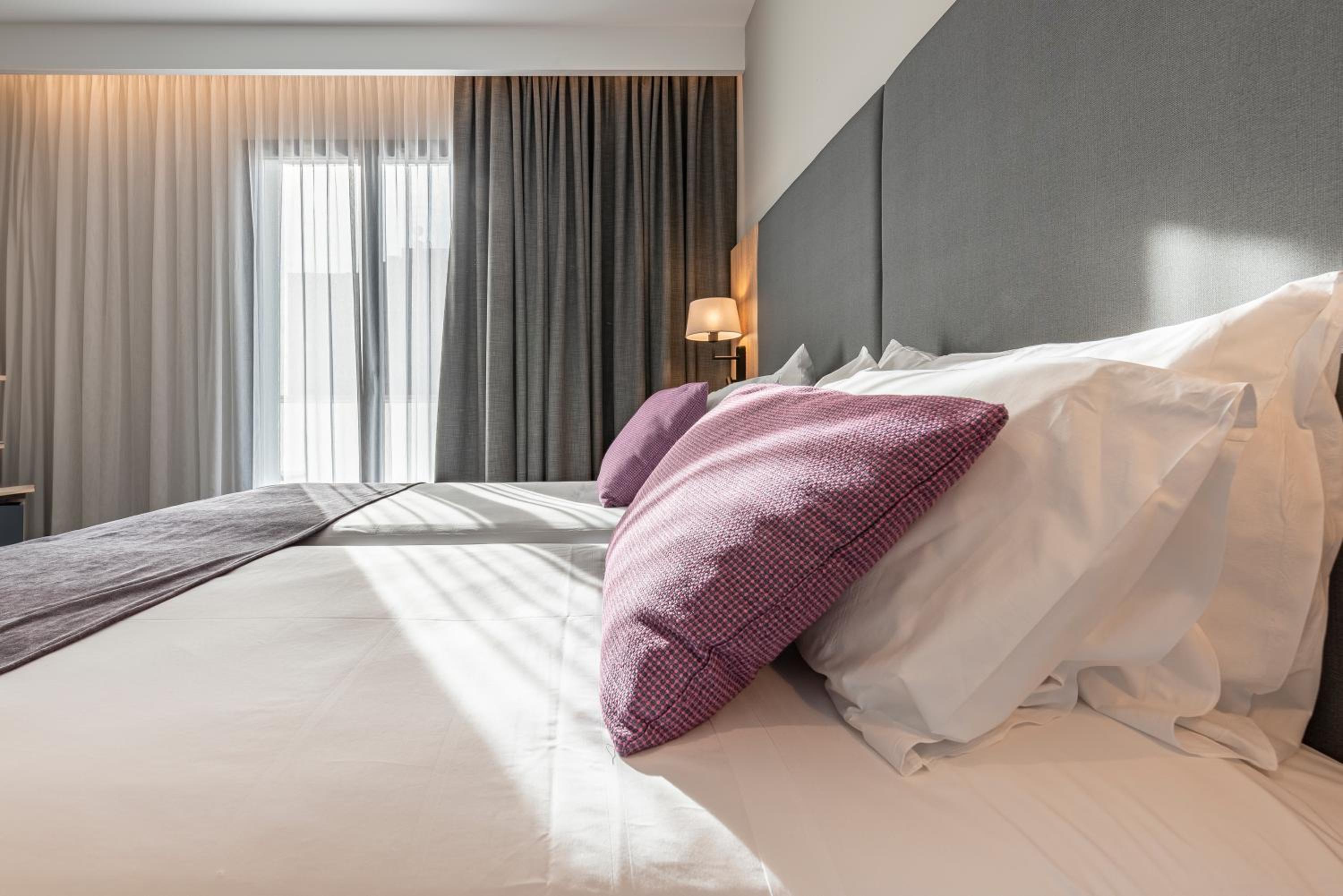 Twin Room with City View and Terrace