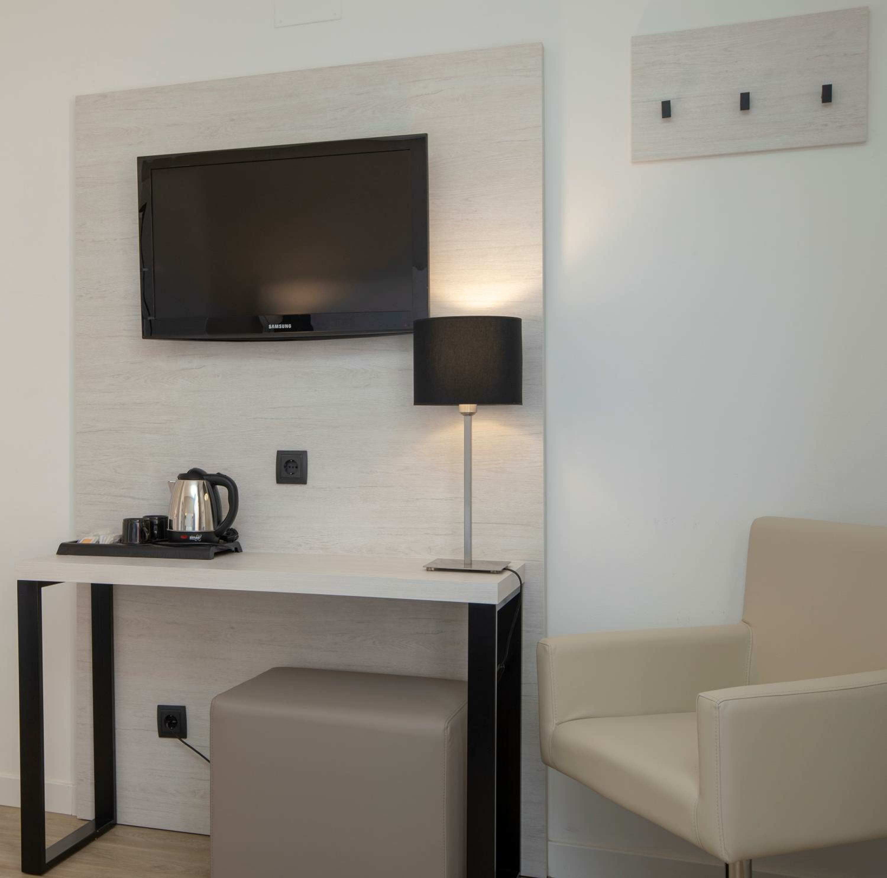 Family Room (2 Adults + 2 Children)