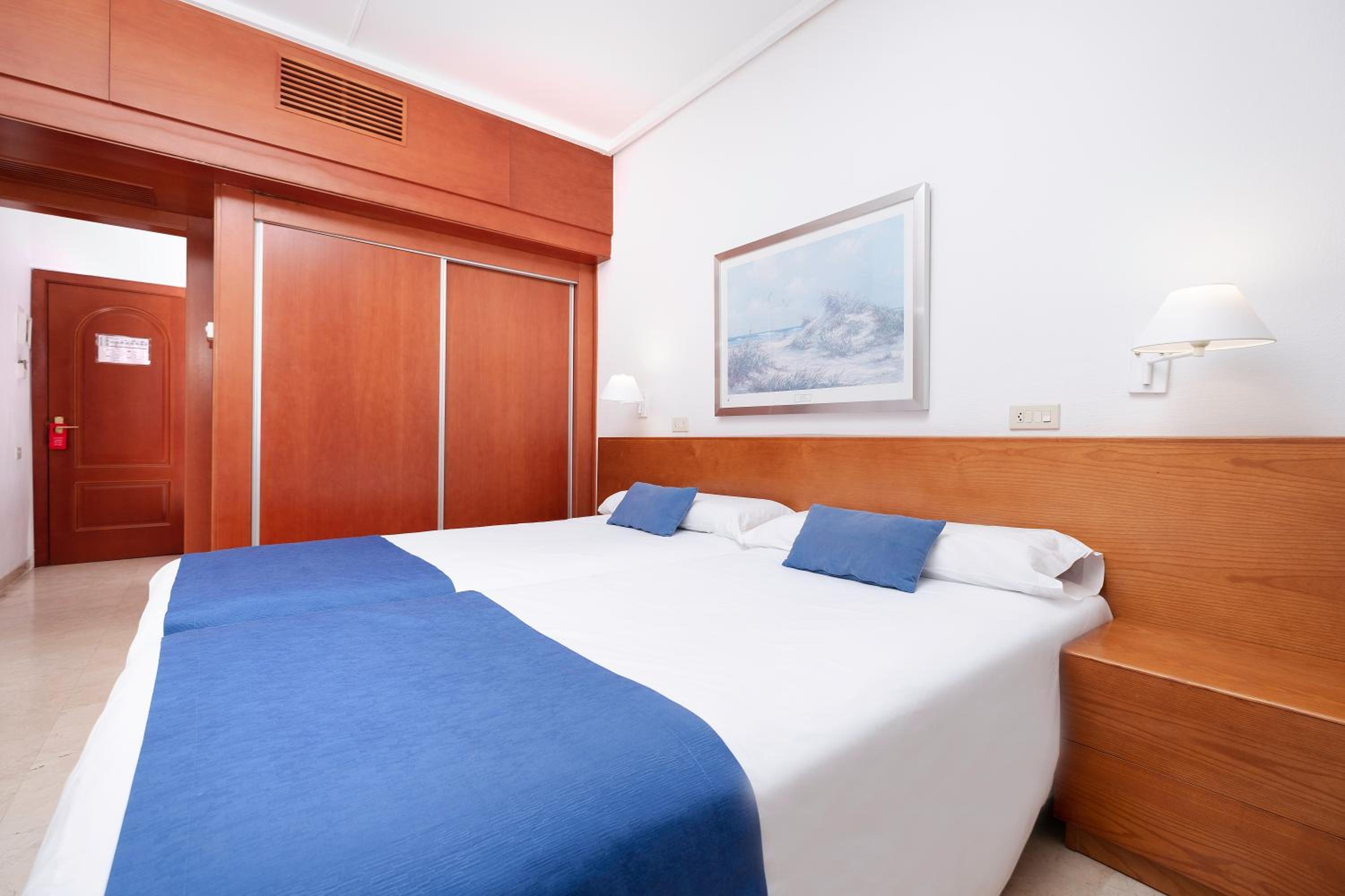 Double Room (2 Adults + 1 Child)