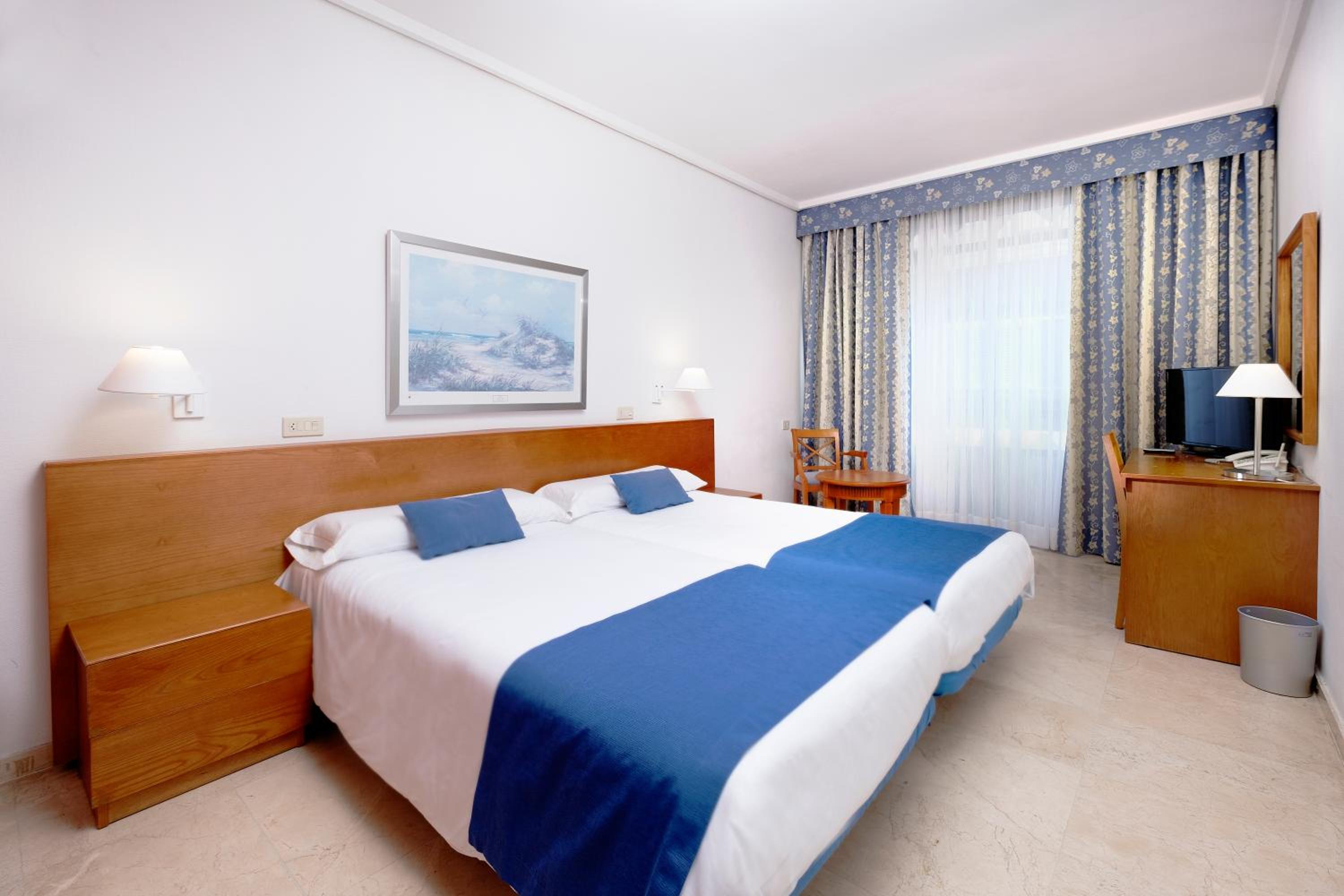 Double Room (2 Adults + 1 Child)
