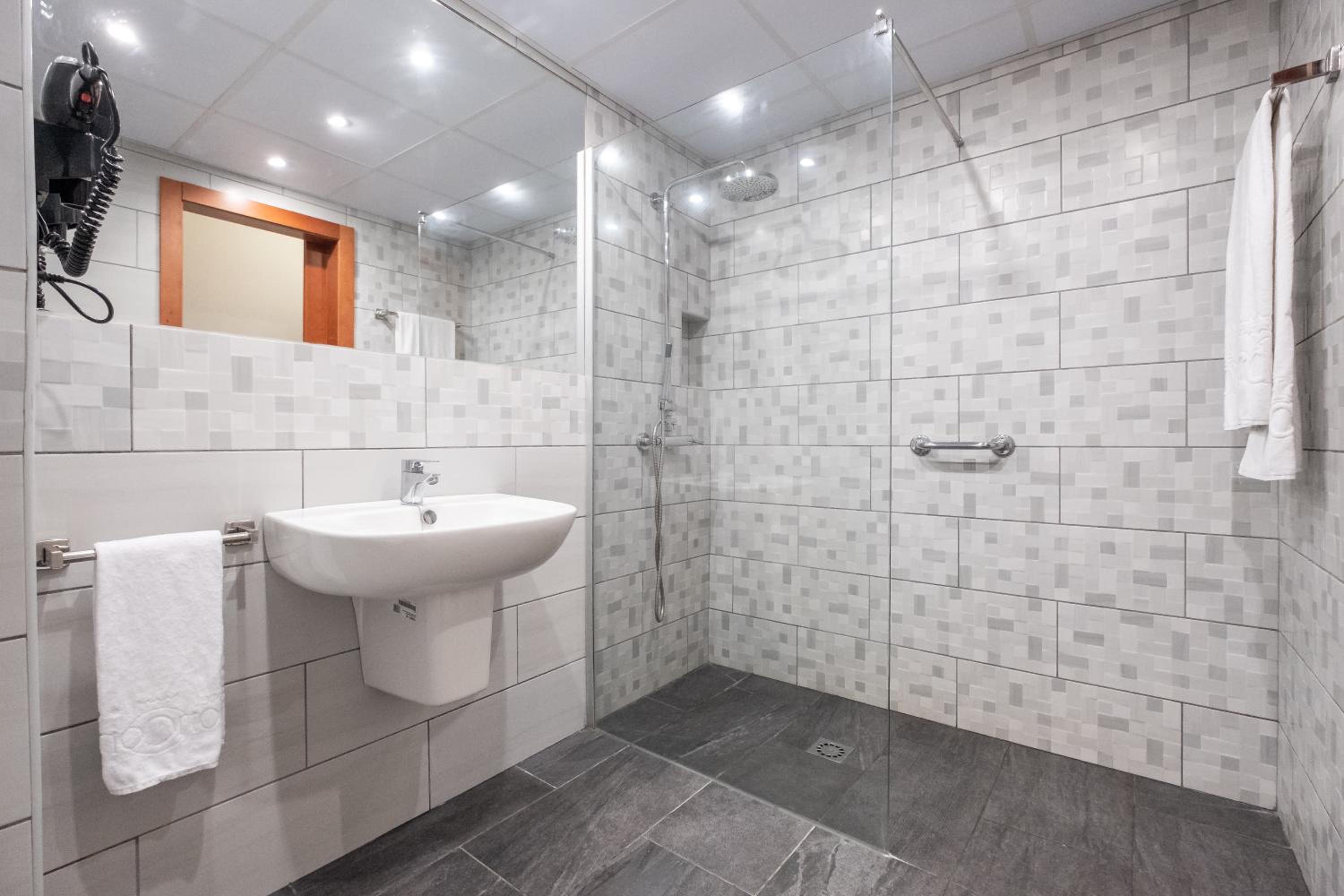 Double Room (2 Adults + 1 Child)