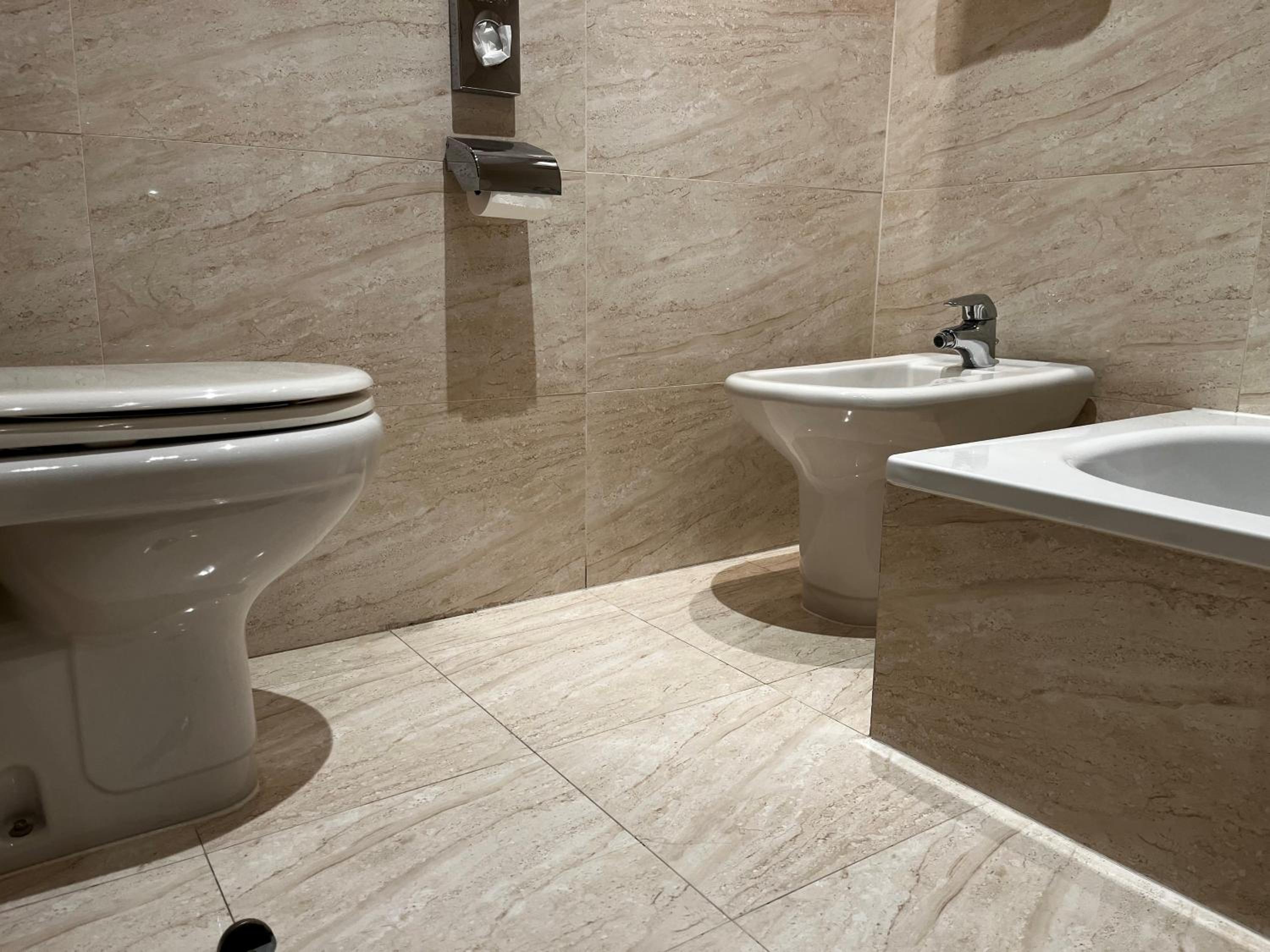 Standard Queen Room with Single Sofa Bed - Free Breakfast