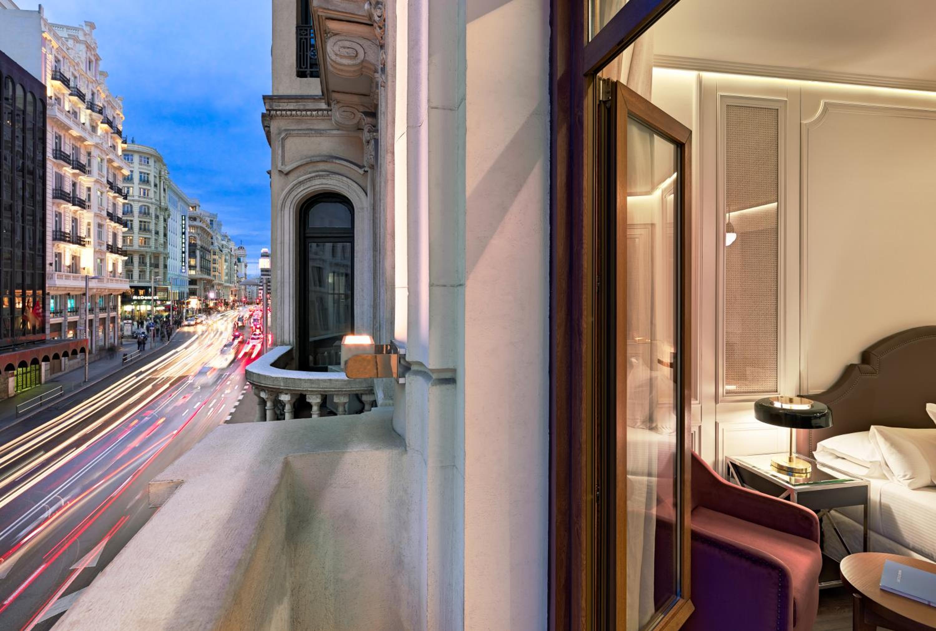 Grand Deluxe Double or Twin Room with City View