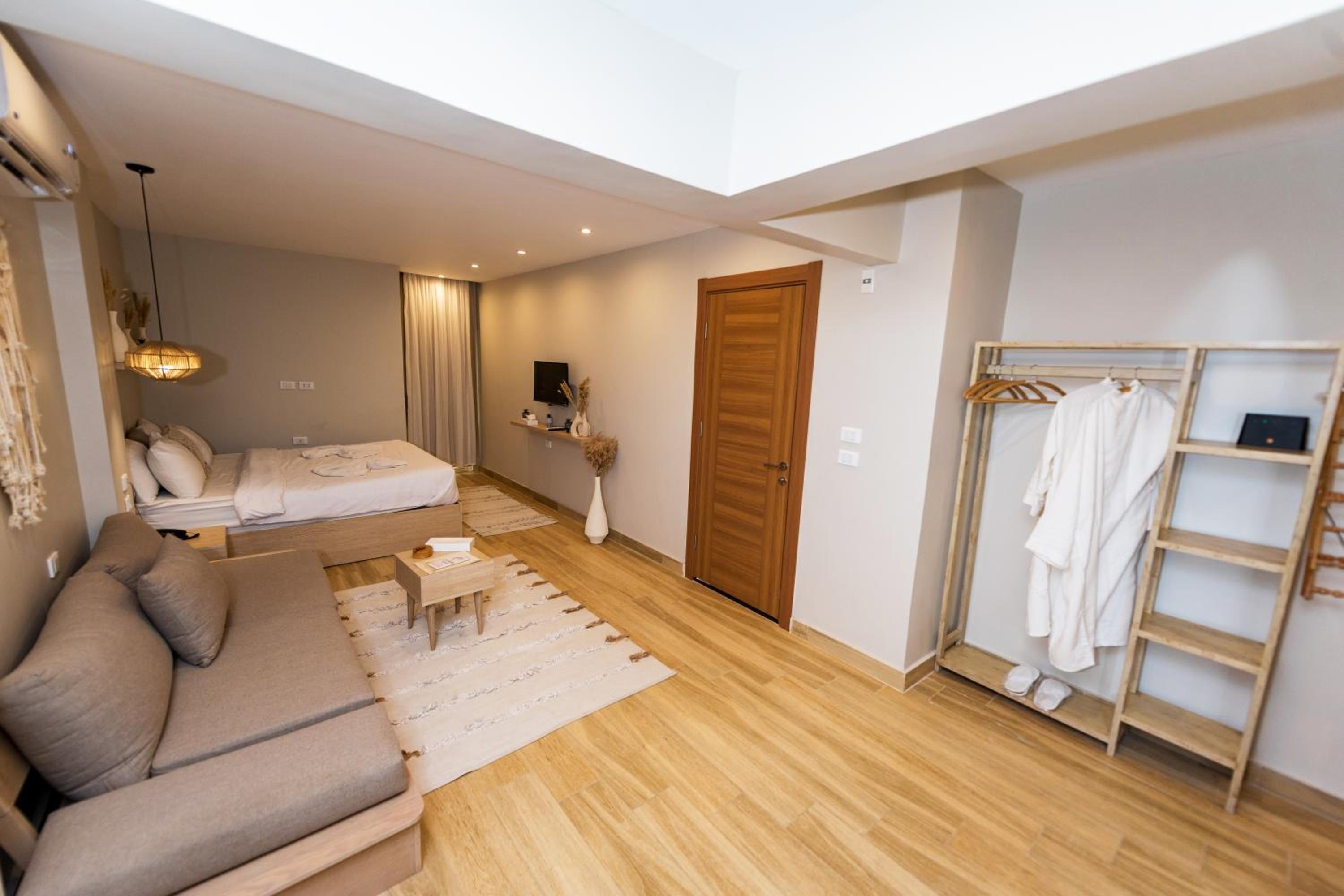 Luxury Studio Suite panoramic Front Pyramids & Sphinx view With Terrace