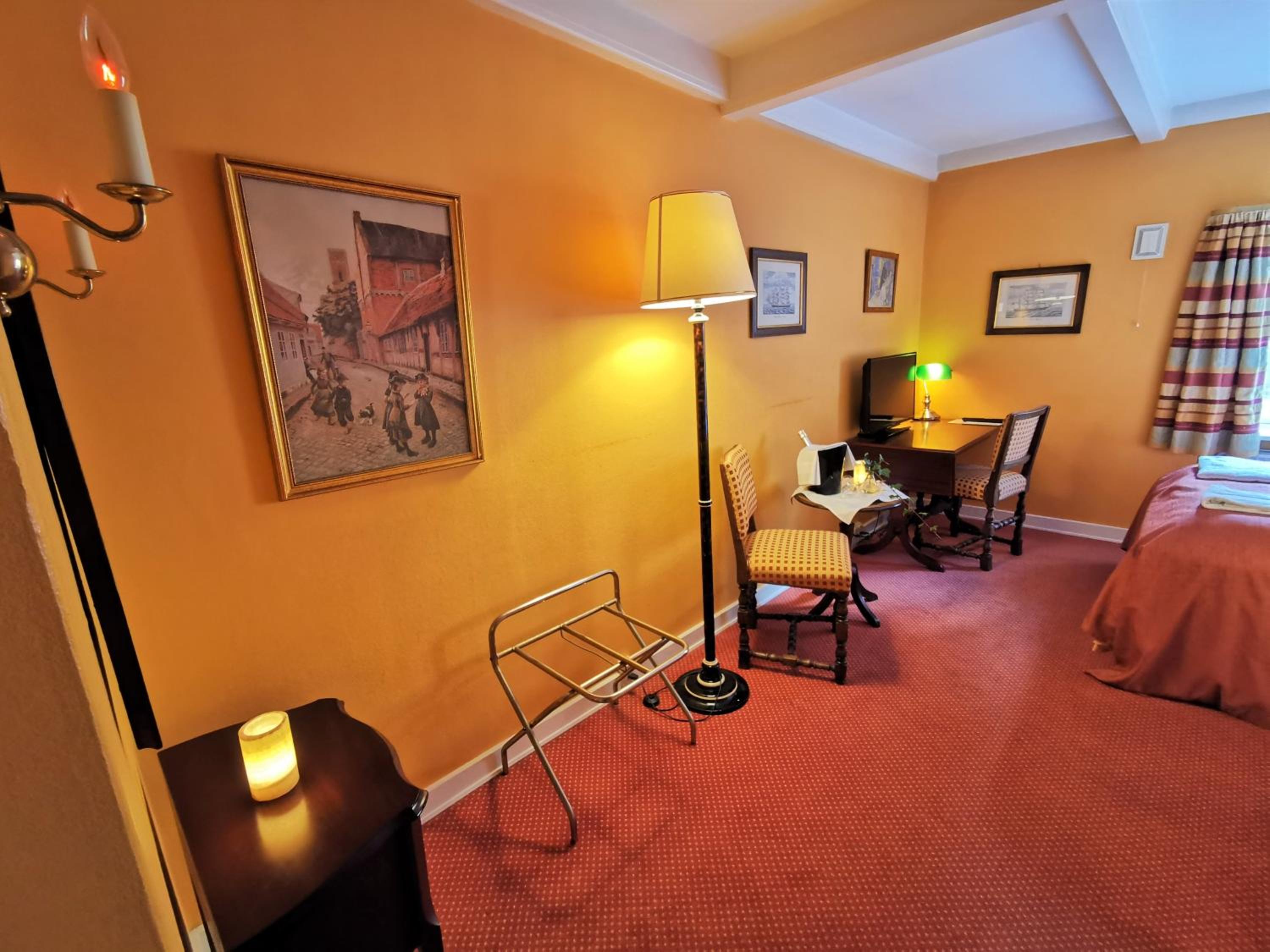 Standard Double Room (55 in wide bed)