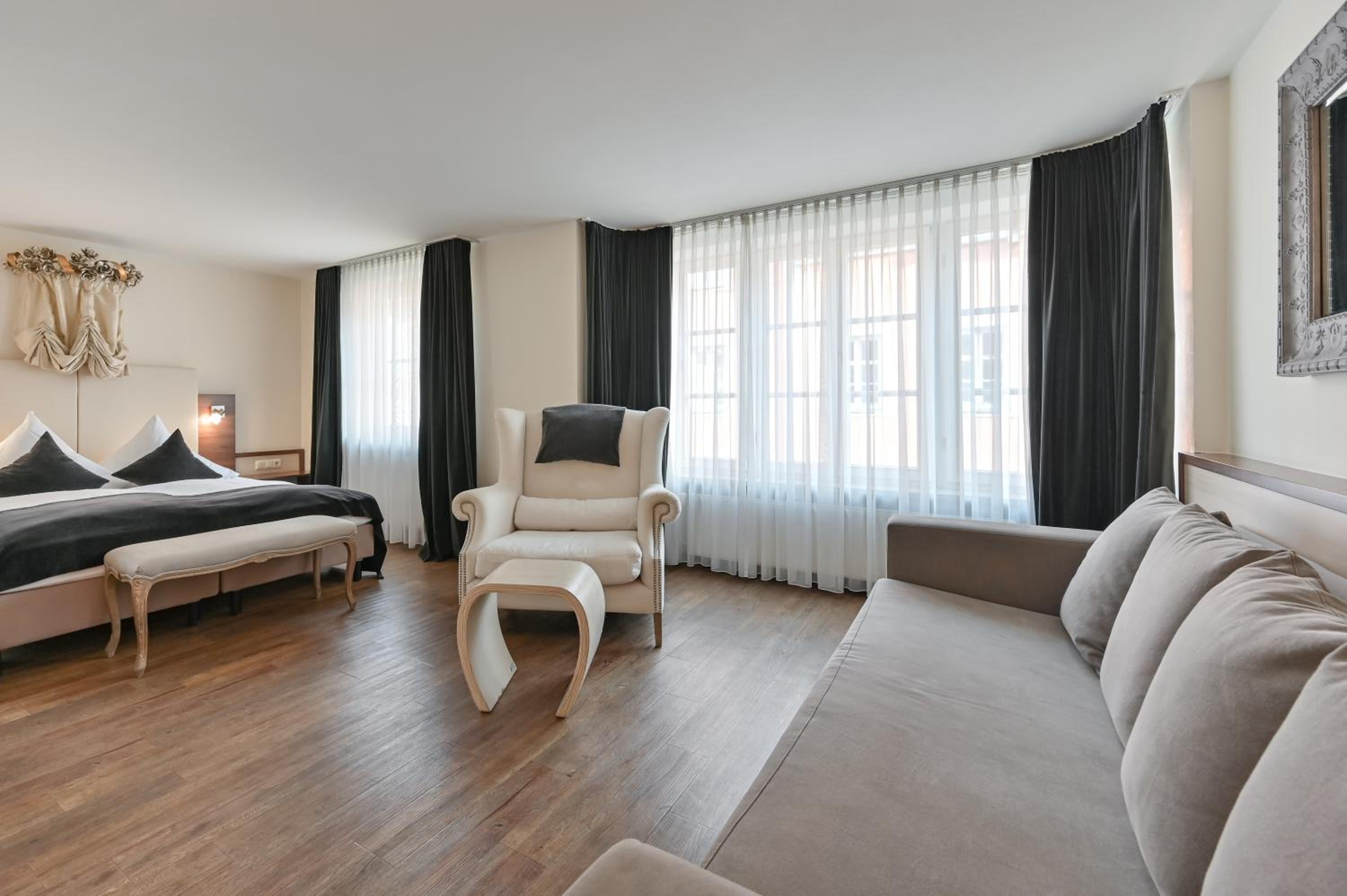 Maximilian Double Room - Large