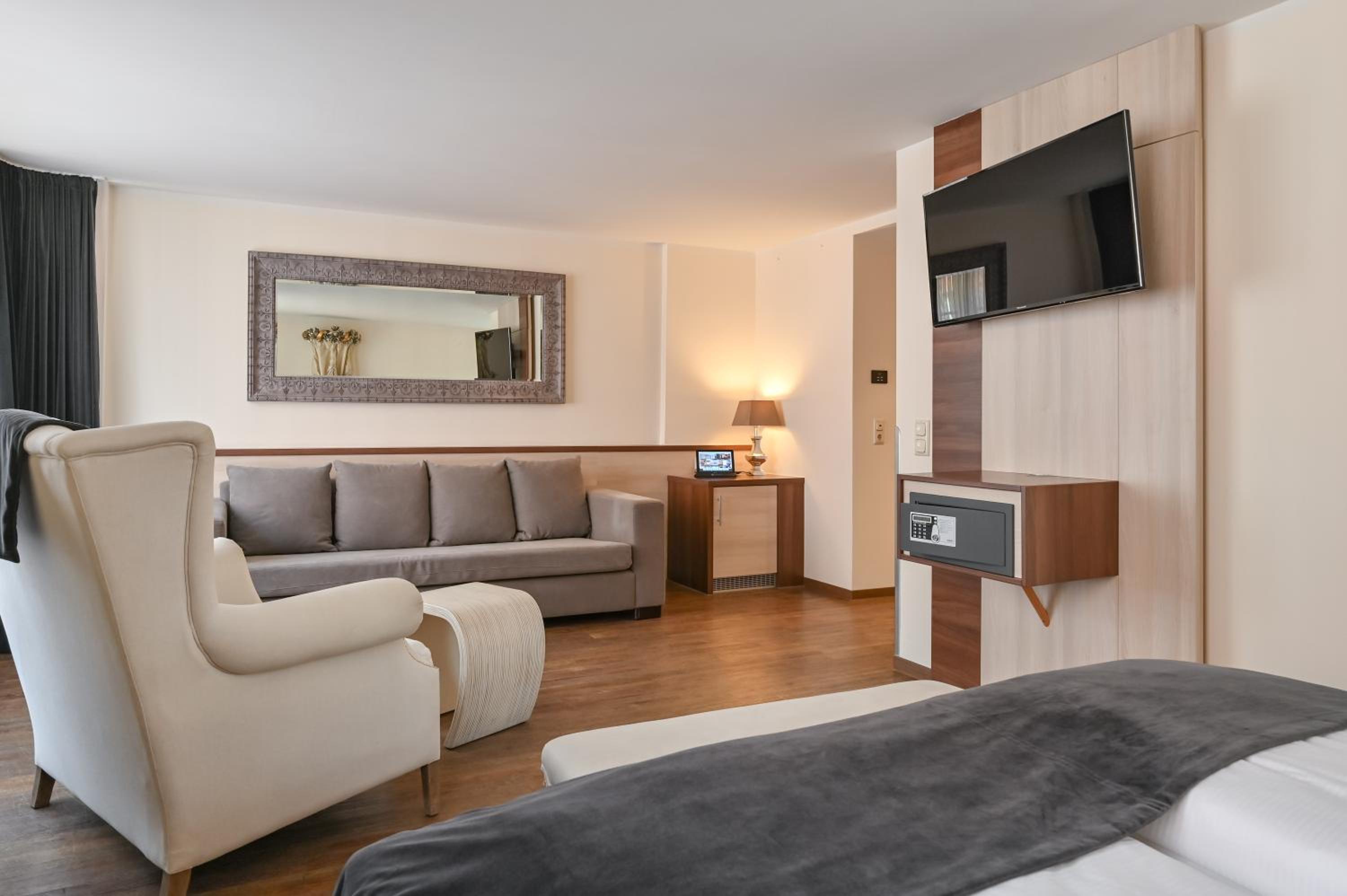 Maximilian Double Room - Large