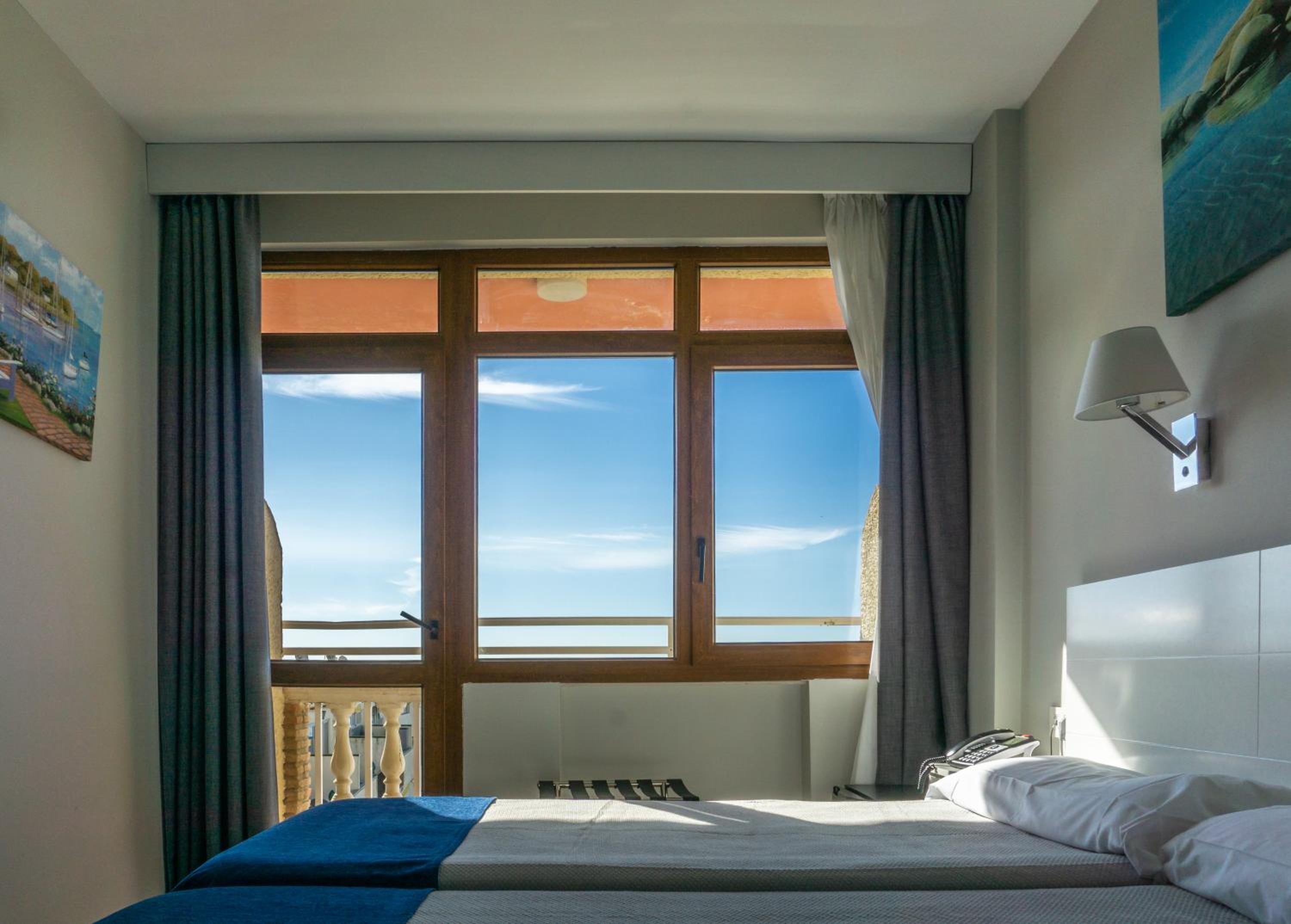  Twin Room with Front Sea View