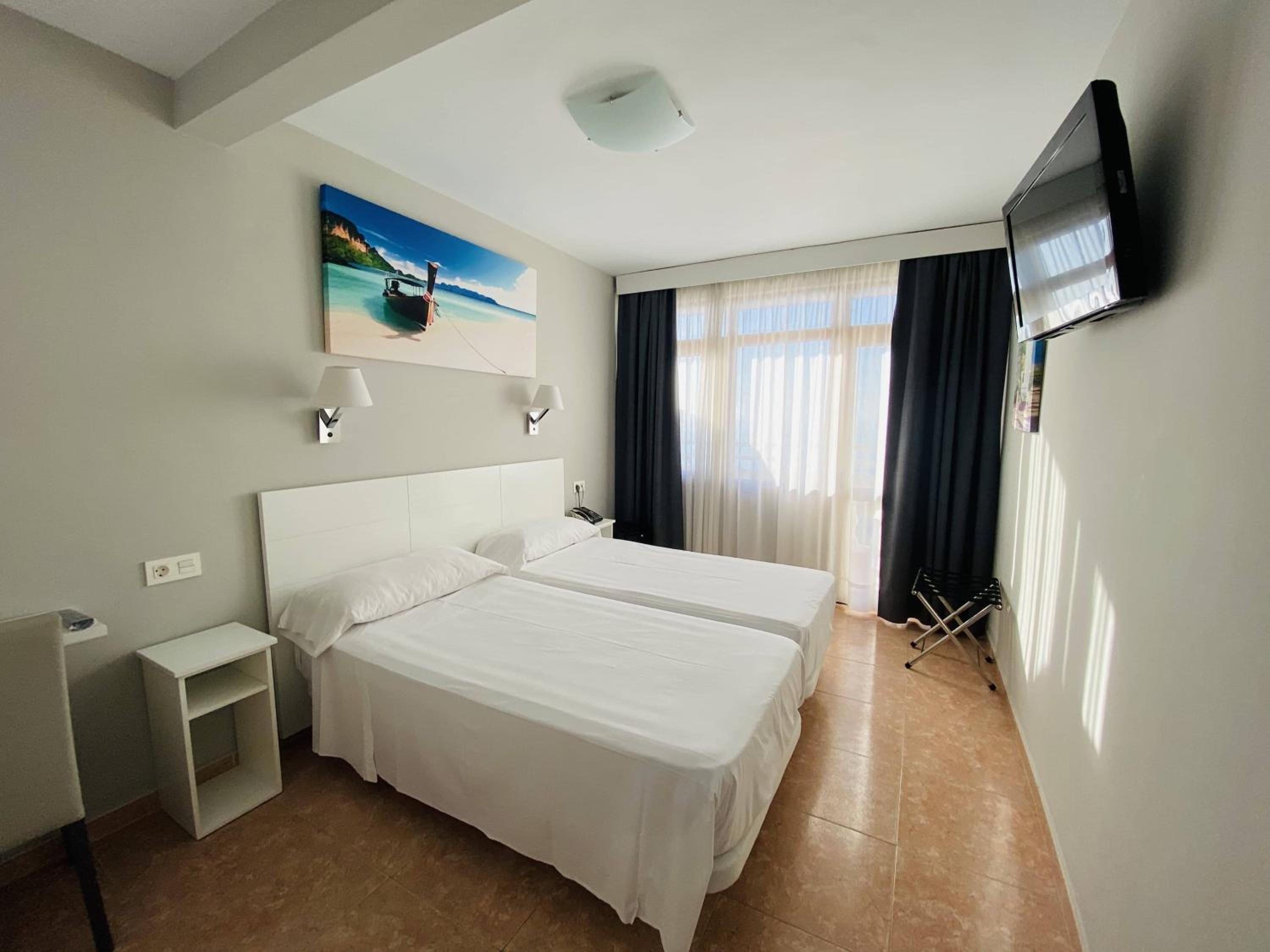  Twin Room with Front Sea View