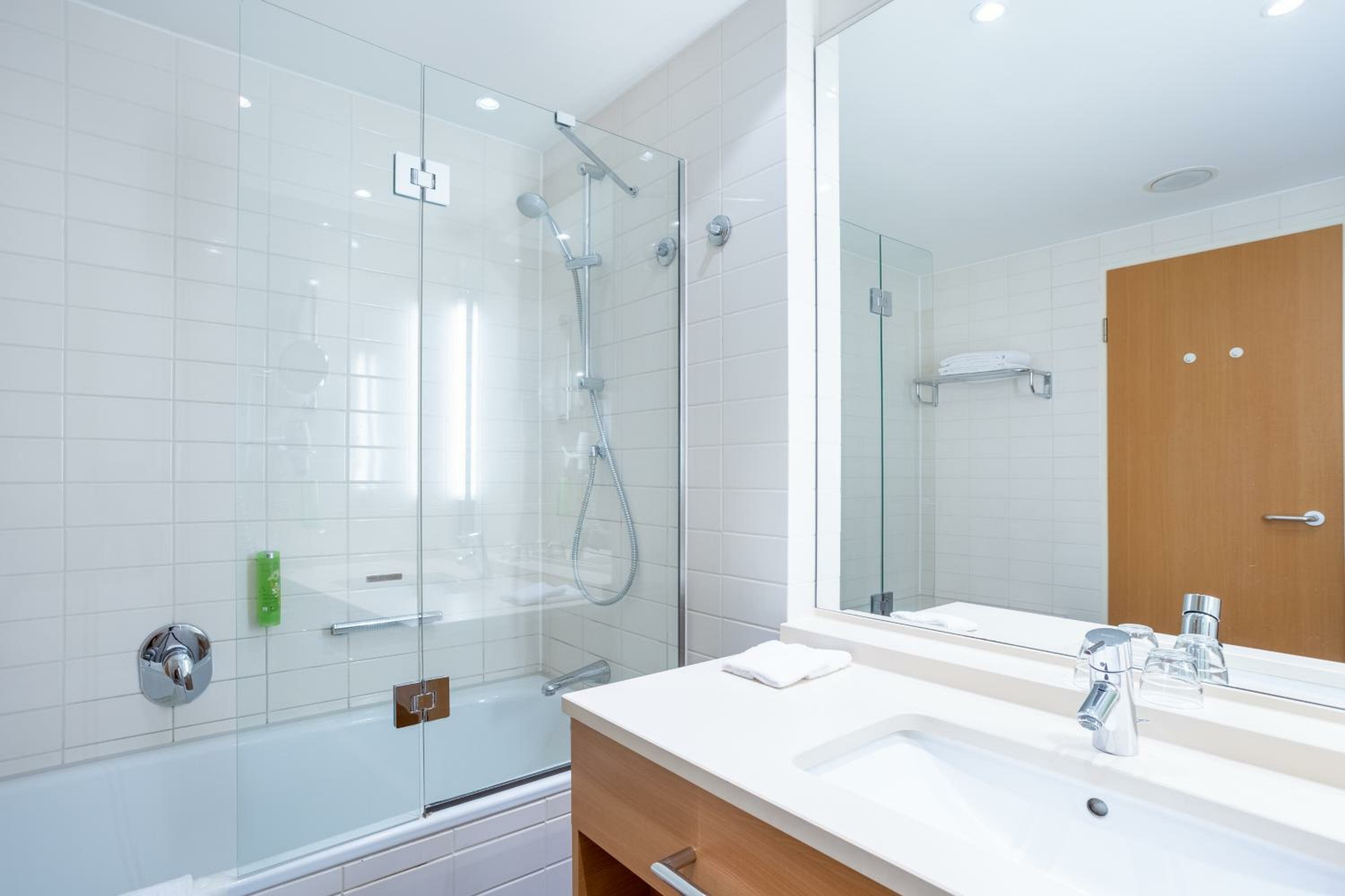 Room with Queensize Bed - High Floor