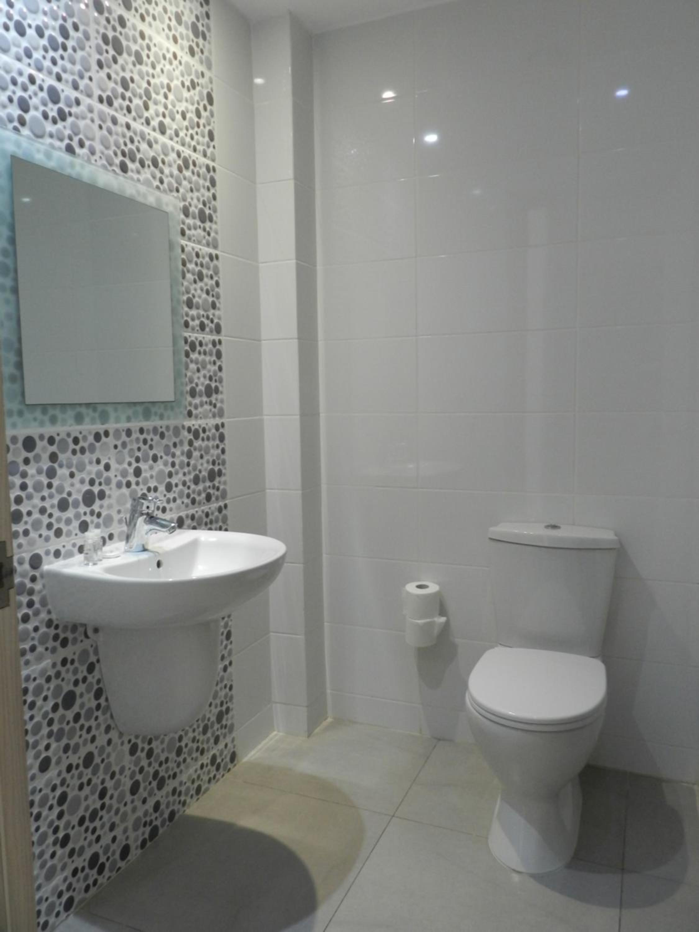 Deluxe One-Bedroom Apartment