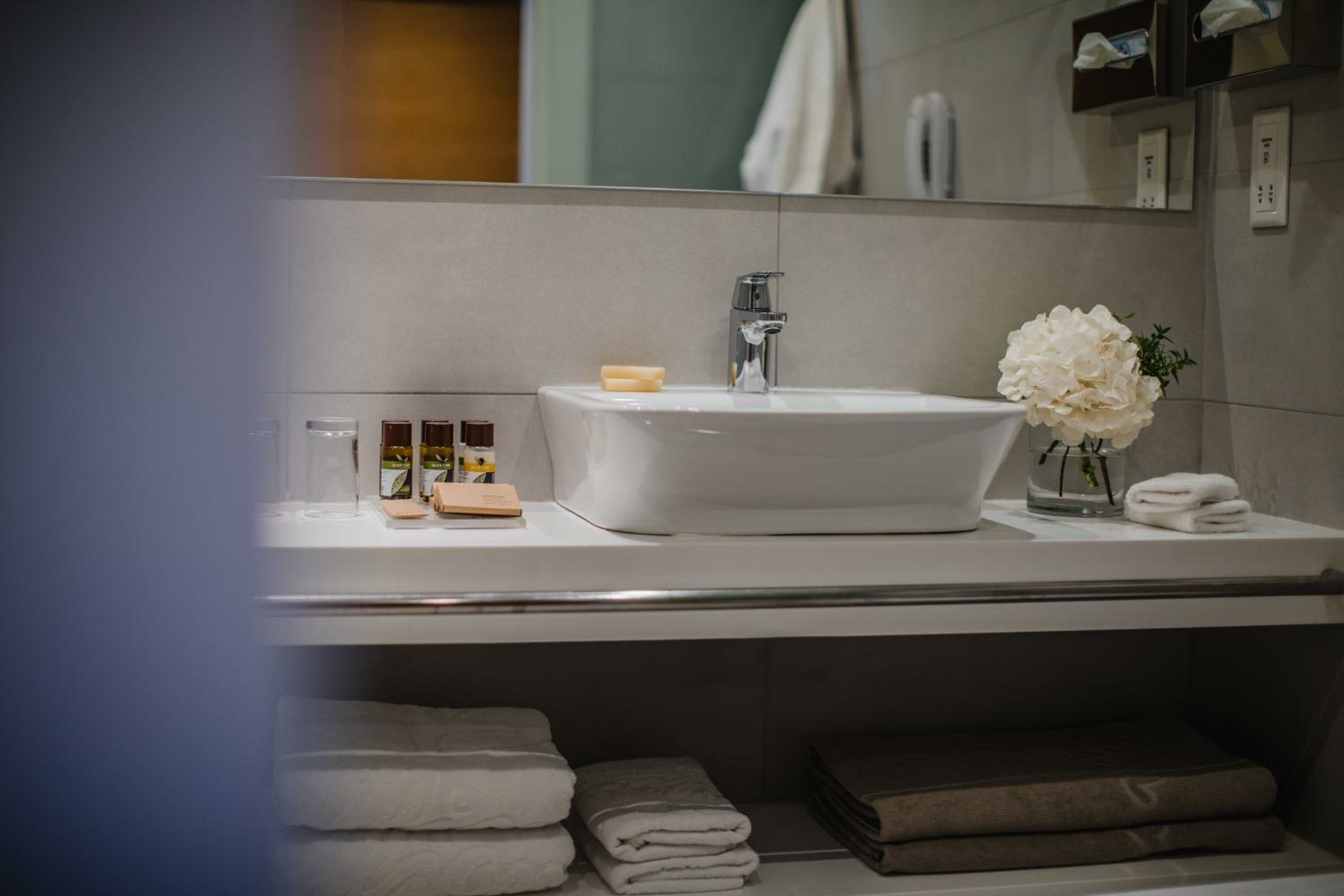 Double or Twin Room with Side Sea View